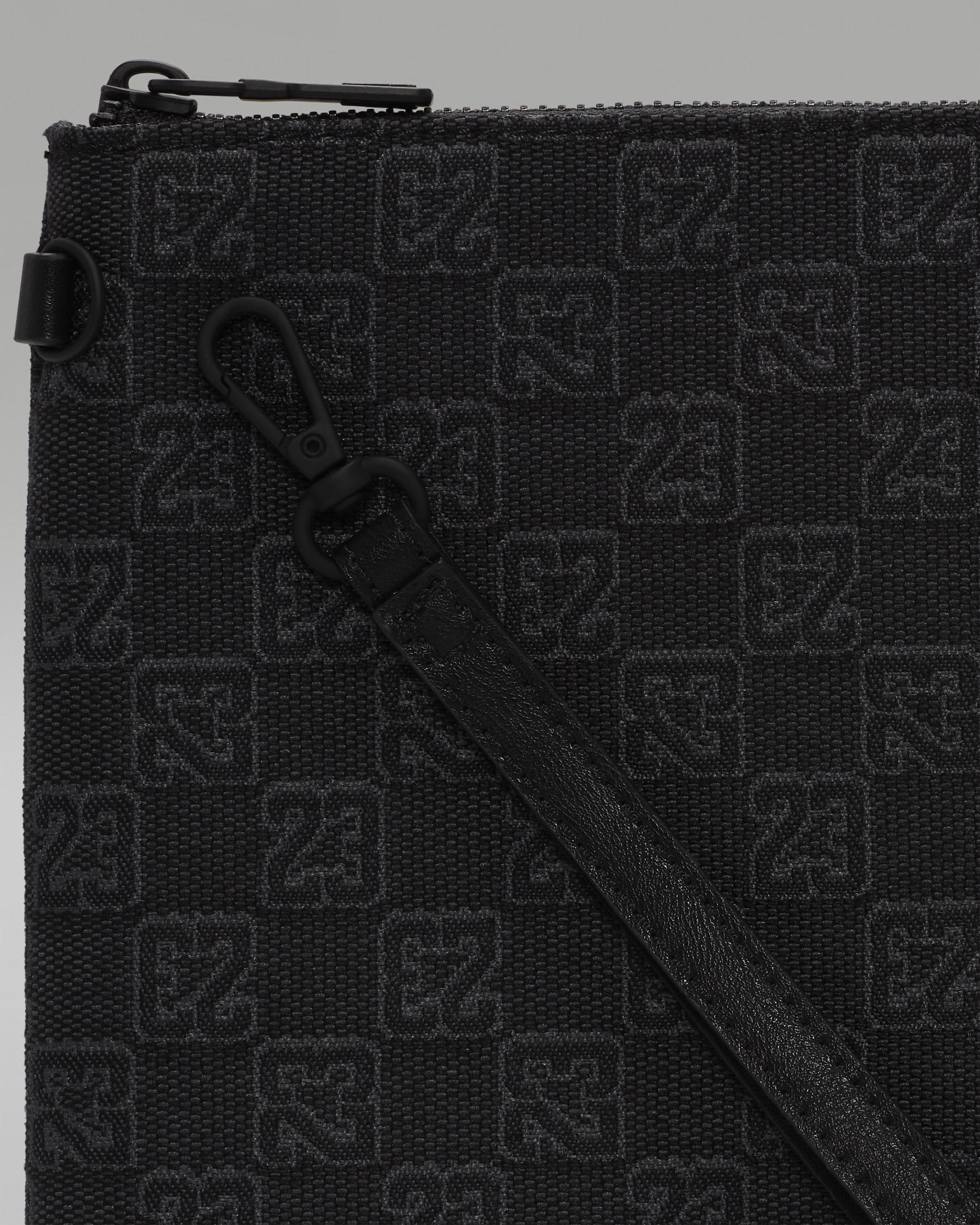 Jordan Monogram Pouch (0.69L) - 5