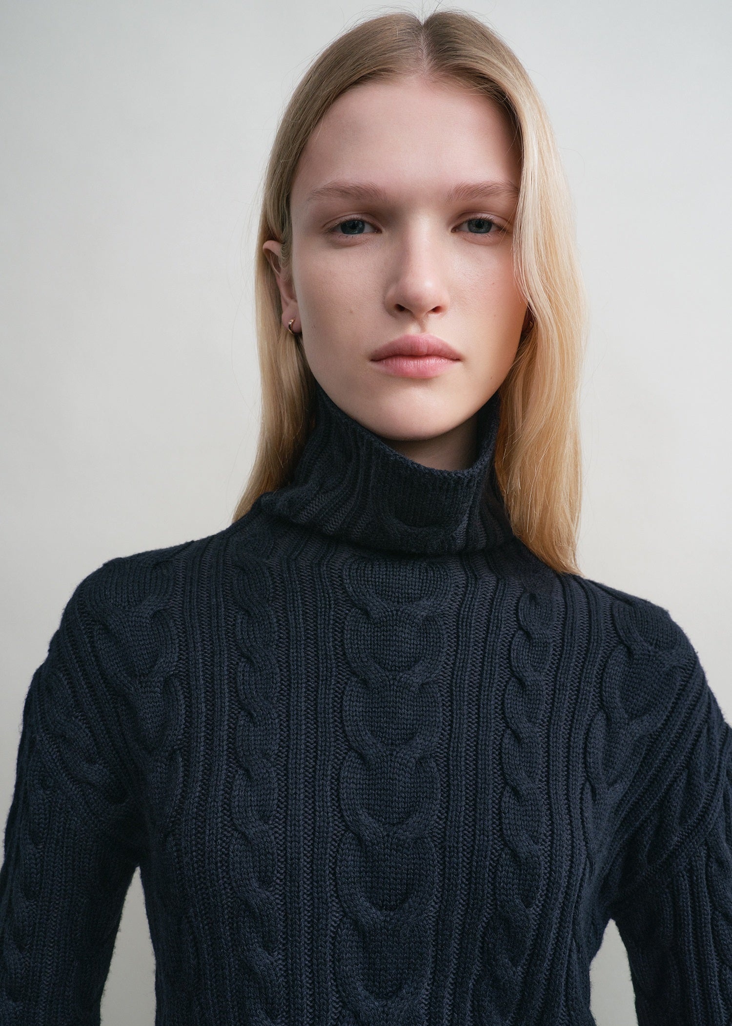 High-neck cable knit navy - 5