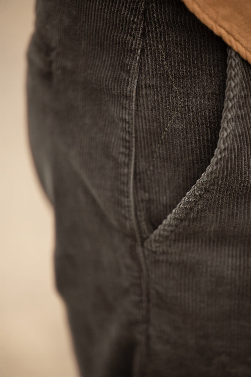 HIROSHI KATO The Pipe Straight Corduroy Chino - Anchor outlook