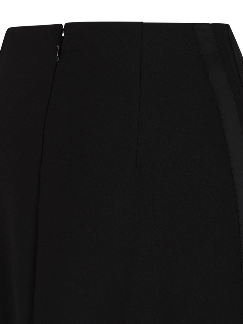 concealed zip on the back skirt 3