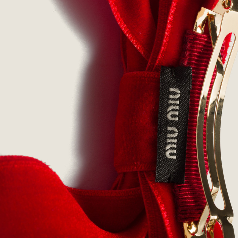 Miu Miu Velvet hair clip outlook