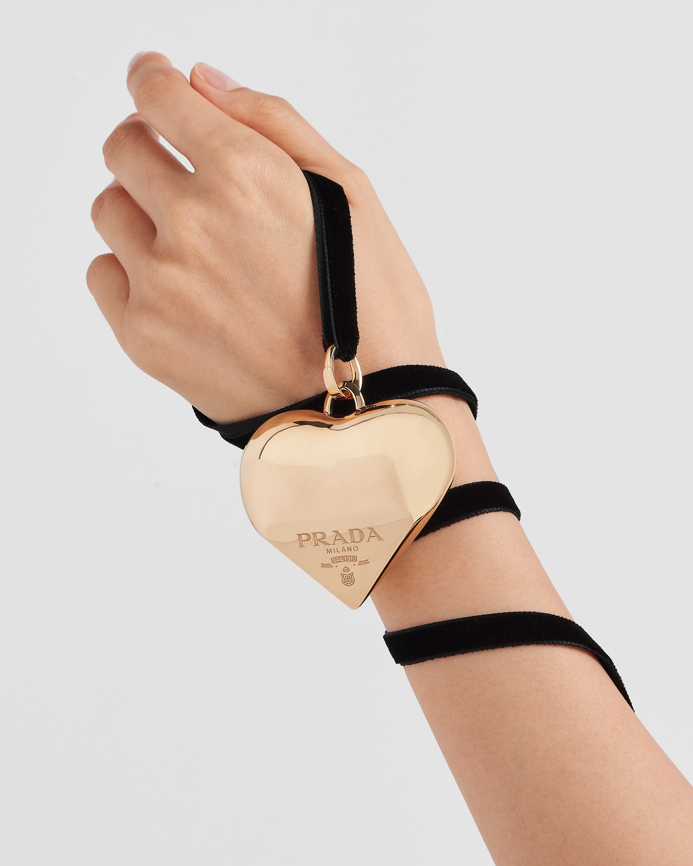 Eternal Gold choker with large pendant in yellow gold - 6