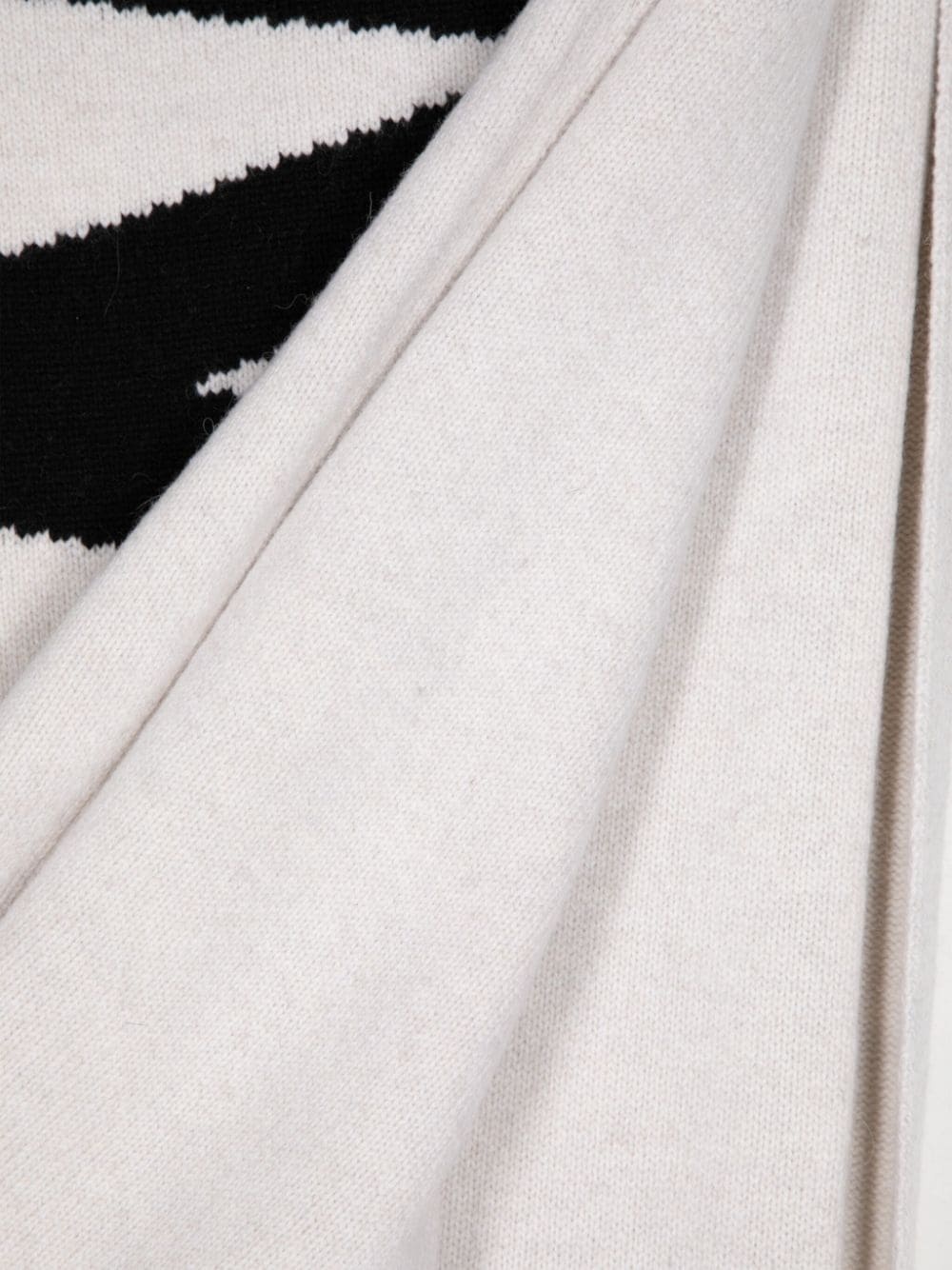 logo-jacquard tasselled scarf - 3