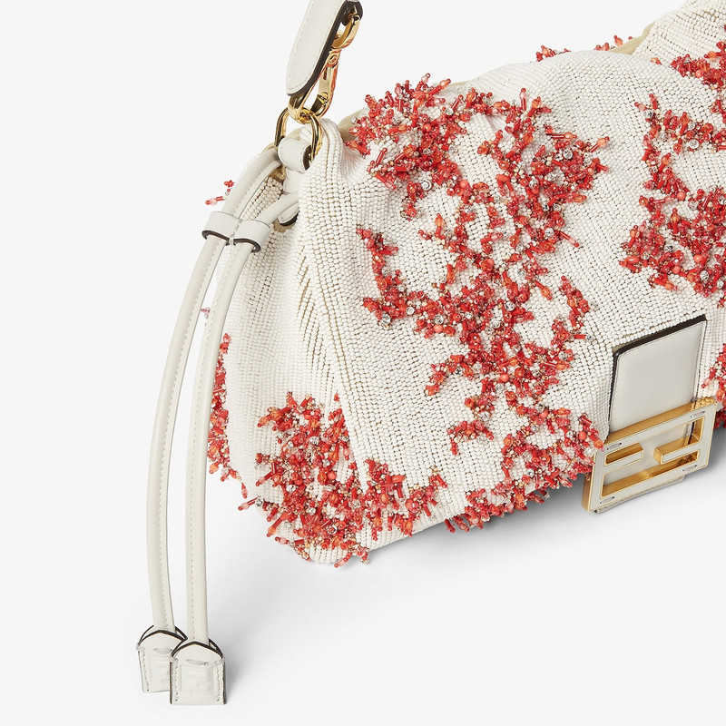 FENDI Mamma Baguette Medium outlook