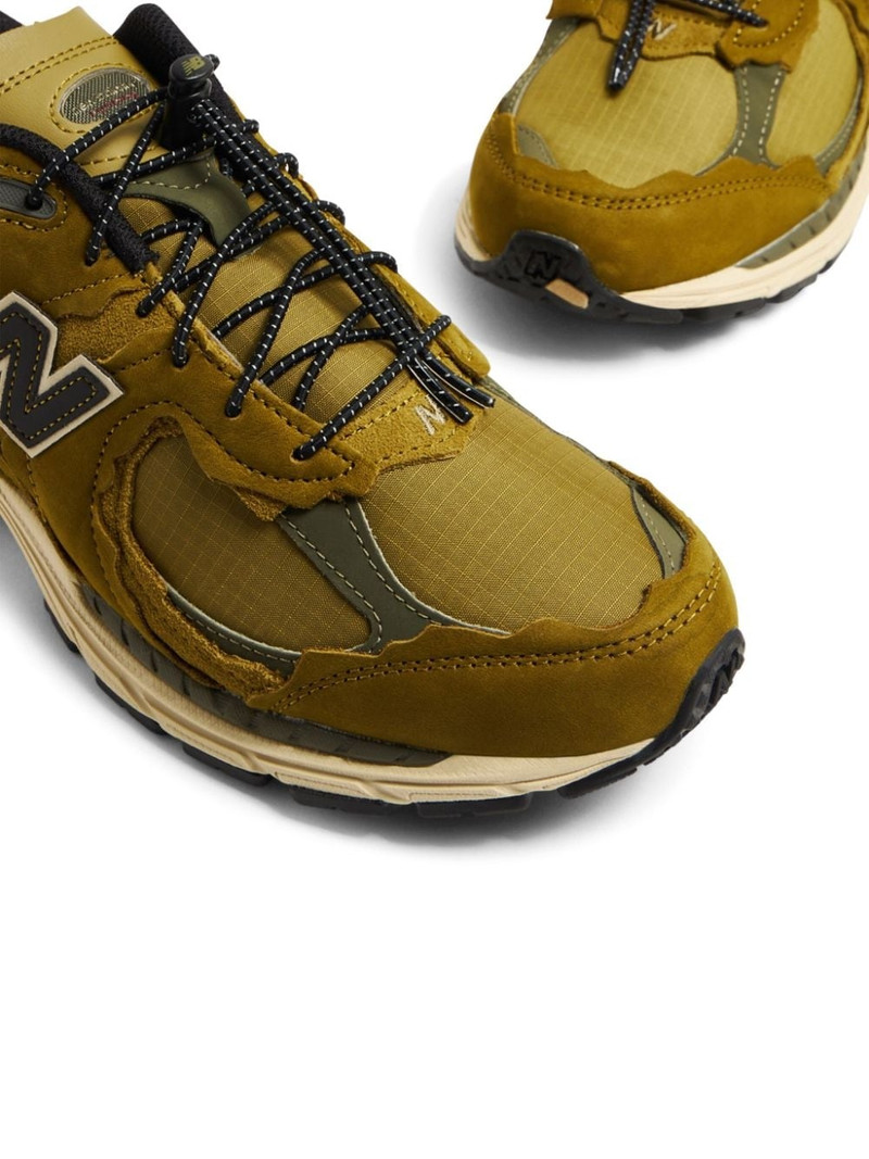 New Balance 2002R low-top sneakers outlook
