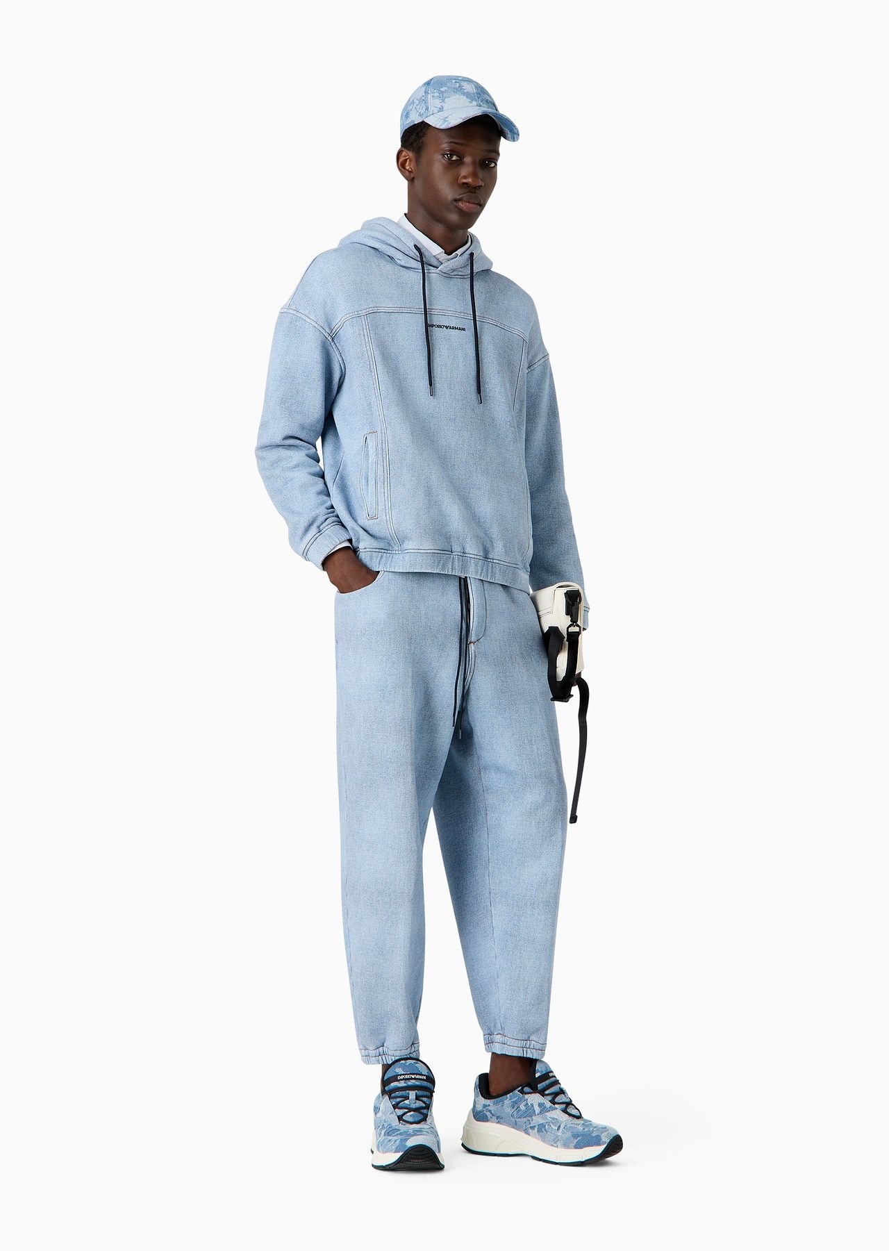 Denim-effect printed jersey drawstring trousers with elasticated cuffs - 4