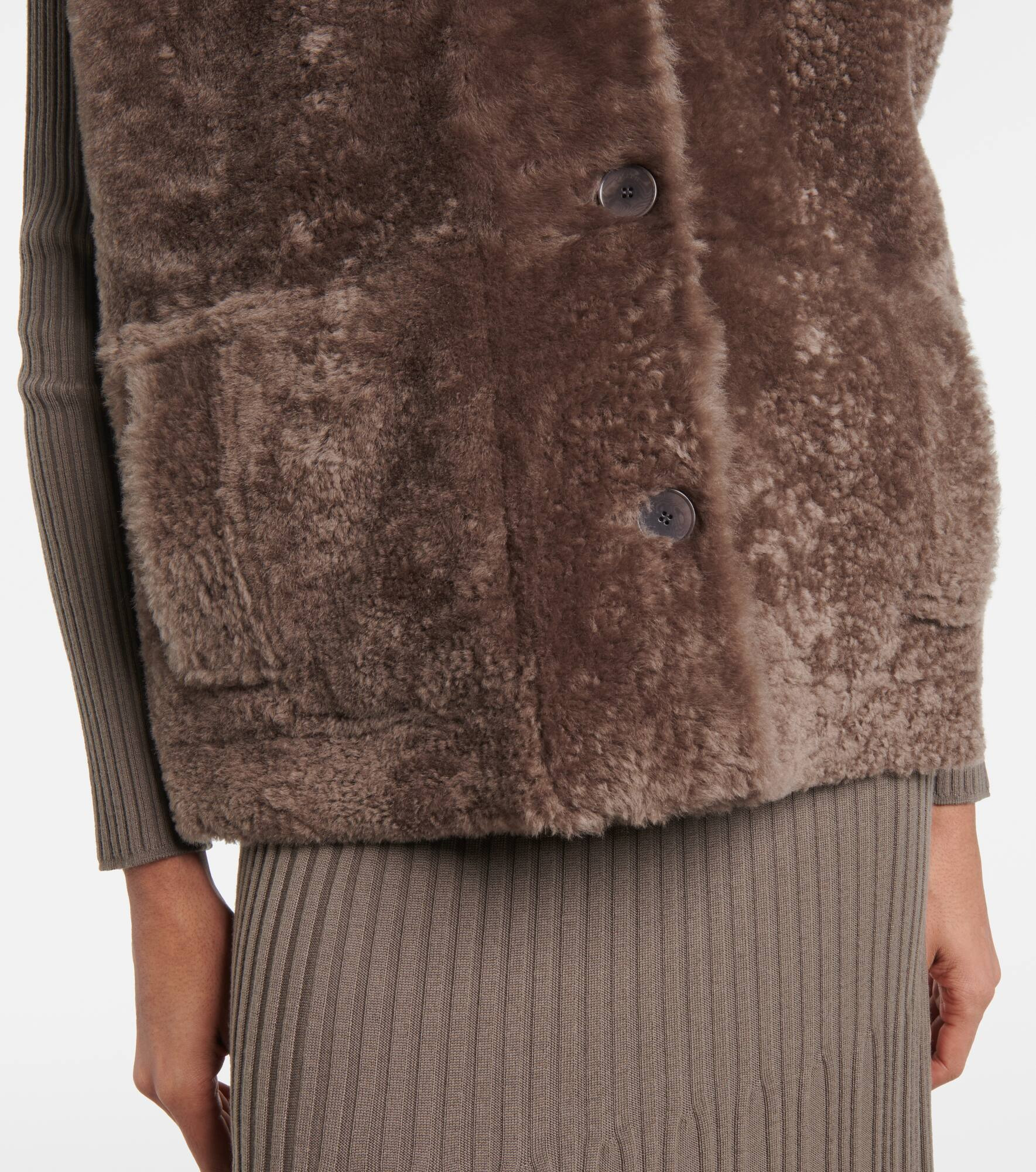 Reversible shearling and leather vest - 5