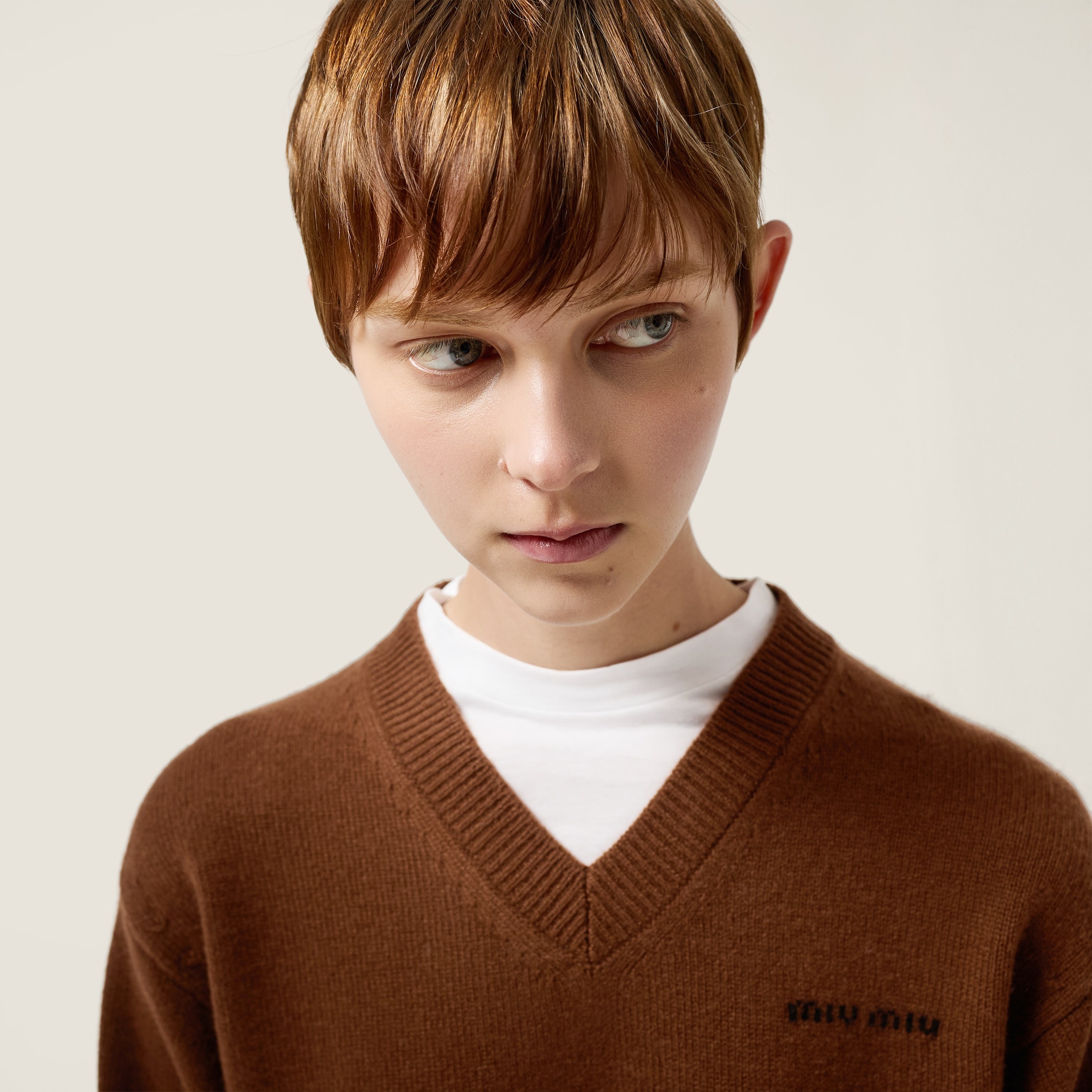 Cropped cashmere V-neck sweater - 6