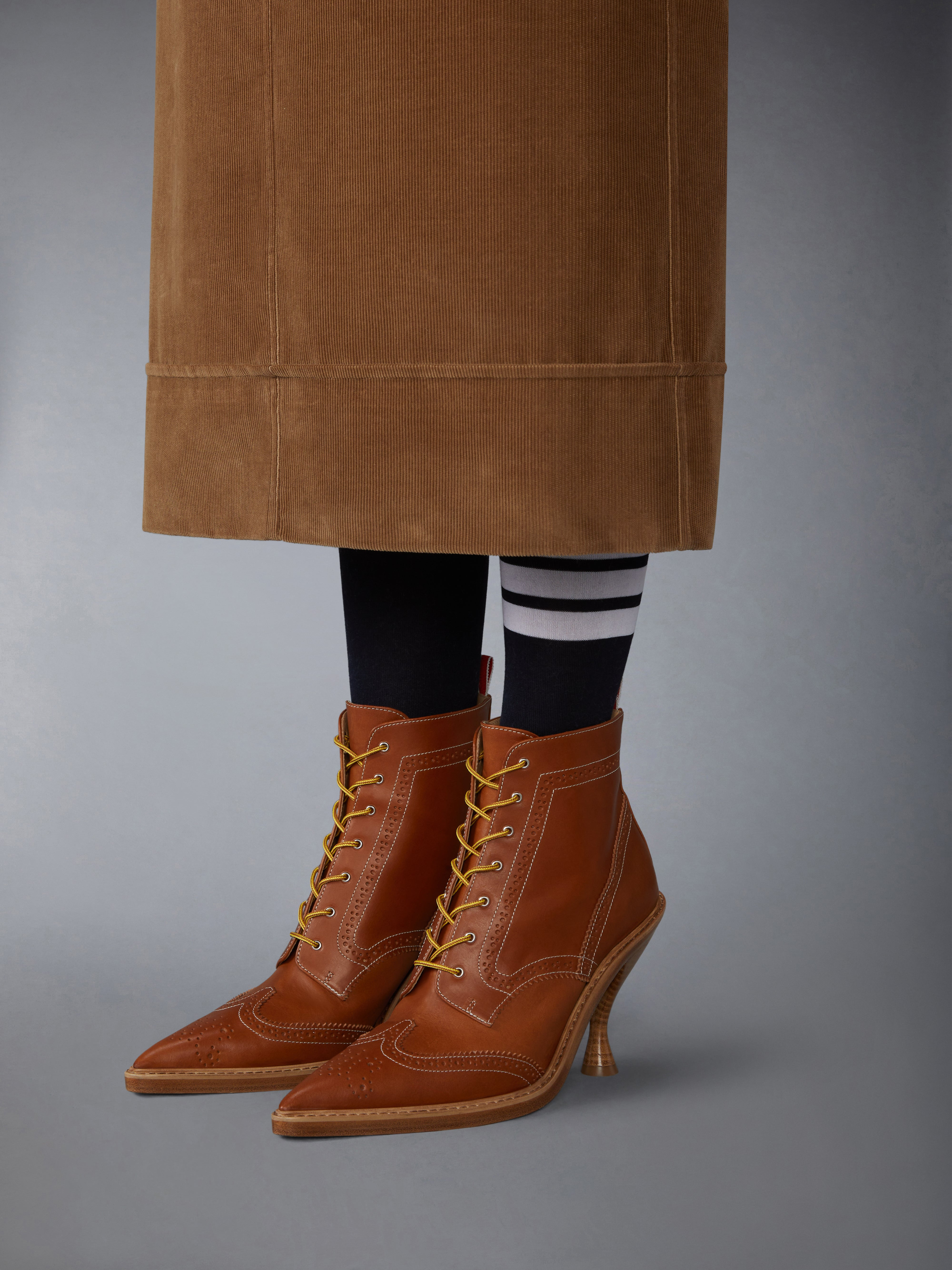 VACCHETTA WINGTIP CURVED HEEL BOOT - 4