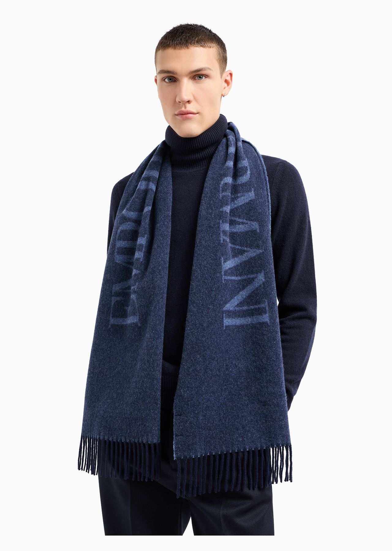 Two-tone wool scarf with oversized lettering - 3