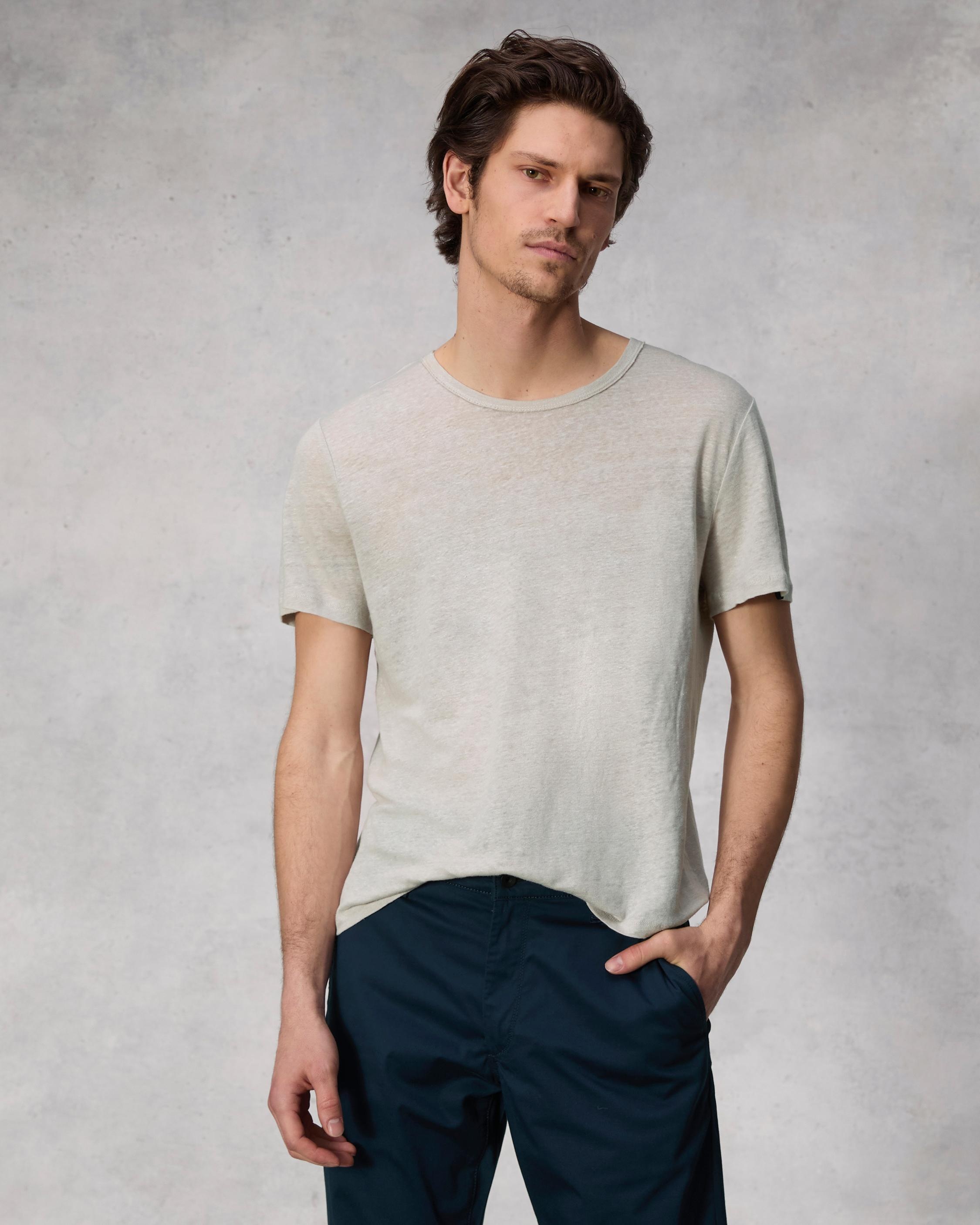 Classic Linen Tee
Classic Fit - 2