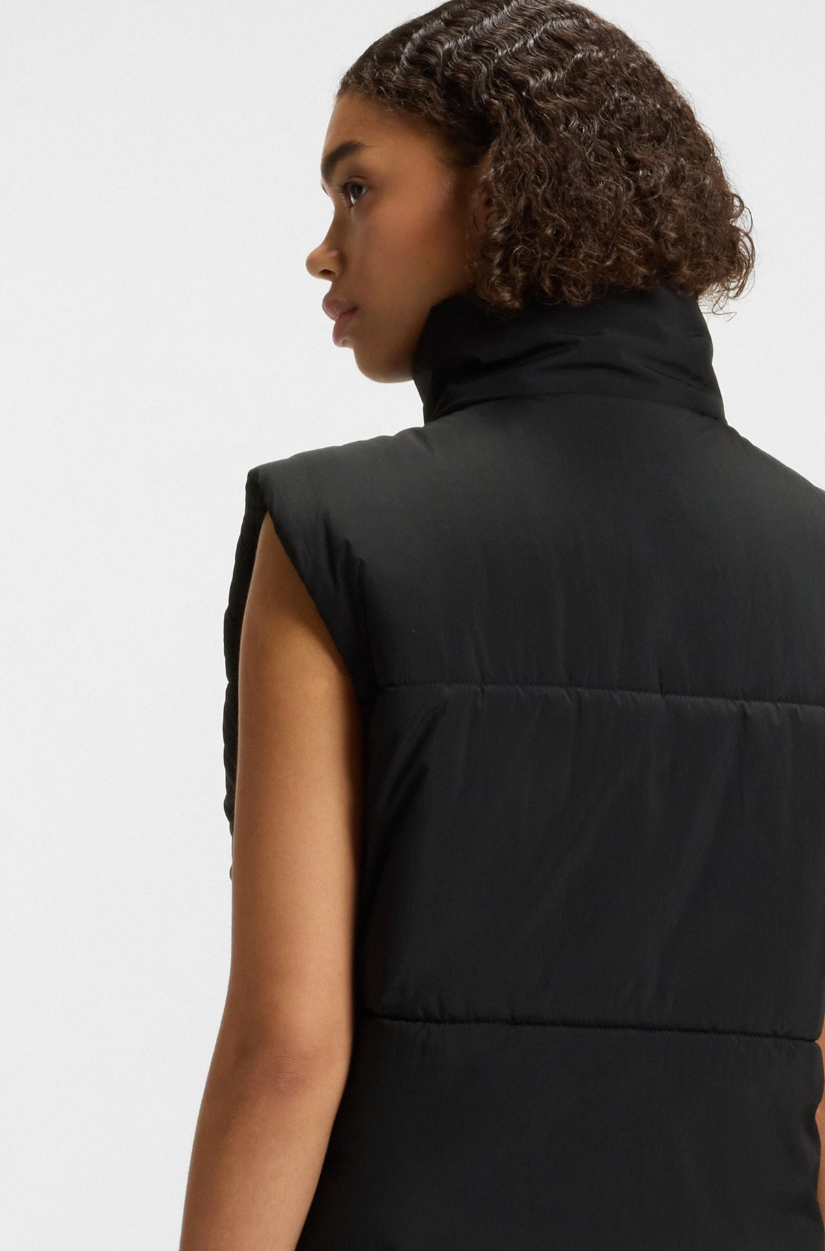WATER-REPELLENT GILET WITH SILICONE HUGO BADGE - 6