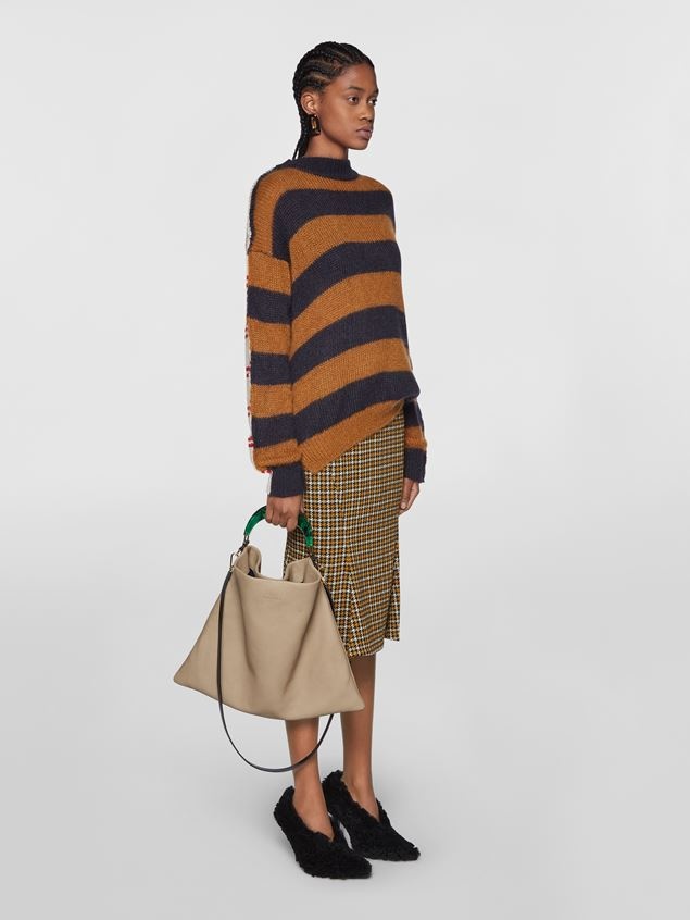 HOBO BAG IN BEIGE GRAINED CALFSKIN AND RESIN HANDLE - 2