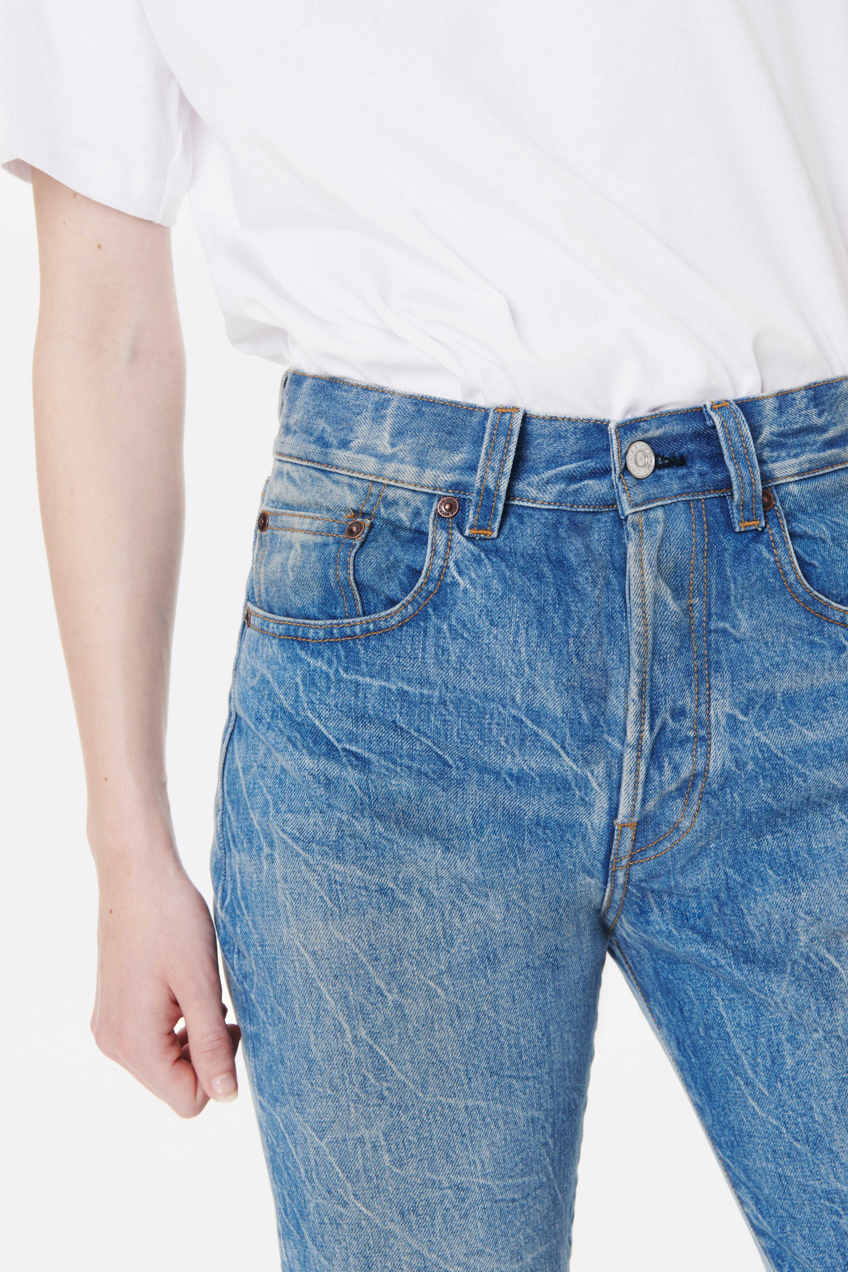 Victoria Mid-Rise Jean In Miami Wash - 4
