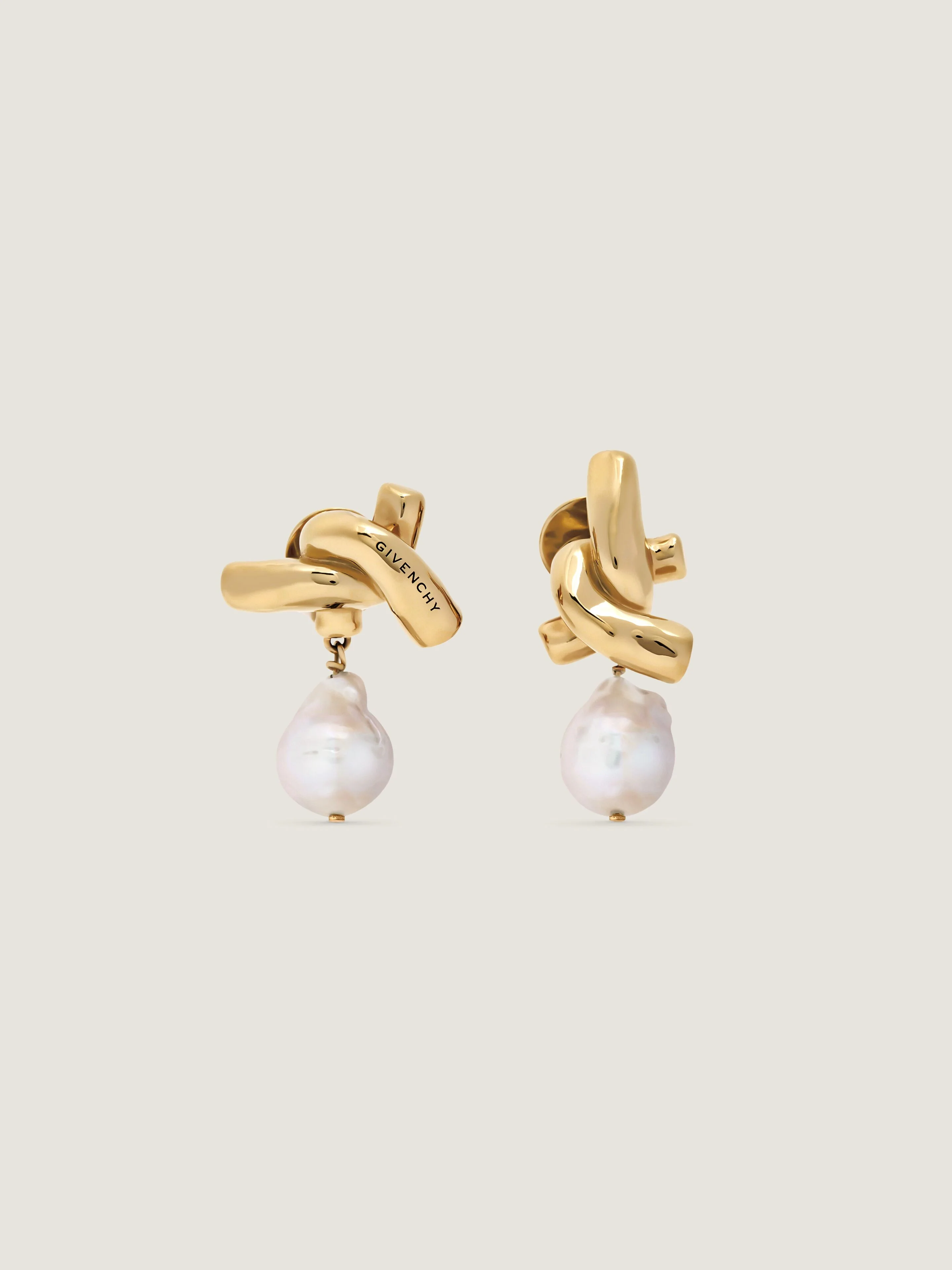CHAIN LINK ASYMMETRIC EARRINGS IN METAL AND PEARL - 1
