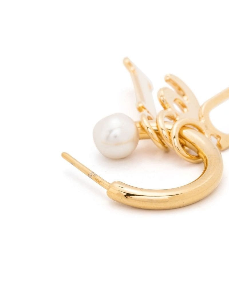 SUNNEI letter-pendant earrings outlook