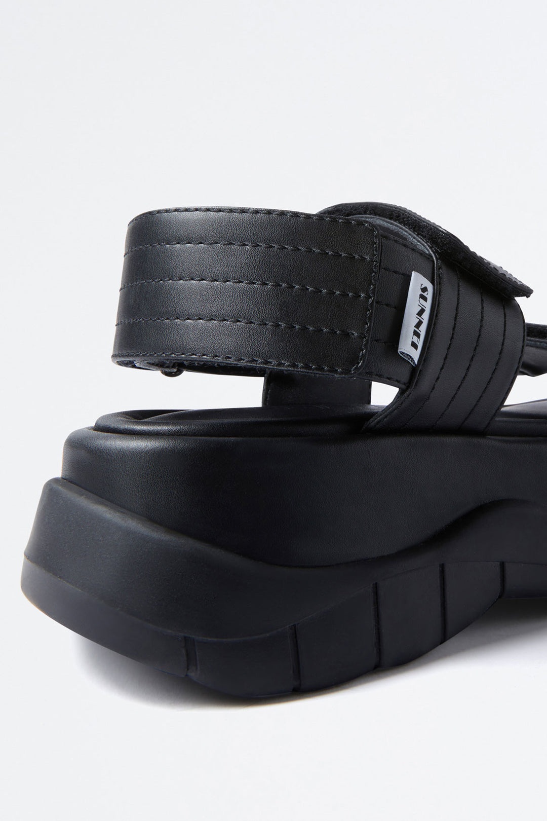 BLACK LEATHER PLATFORM SANDALS - 5