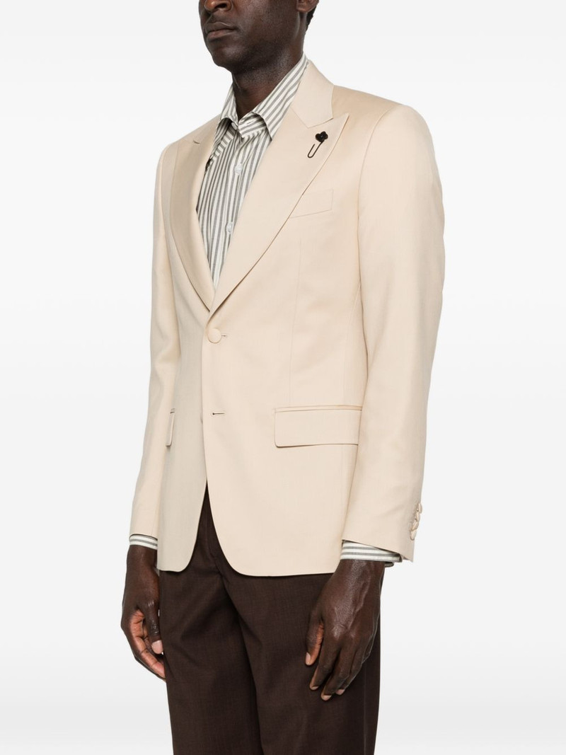 flower-pin blazer 3