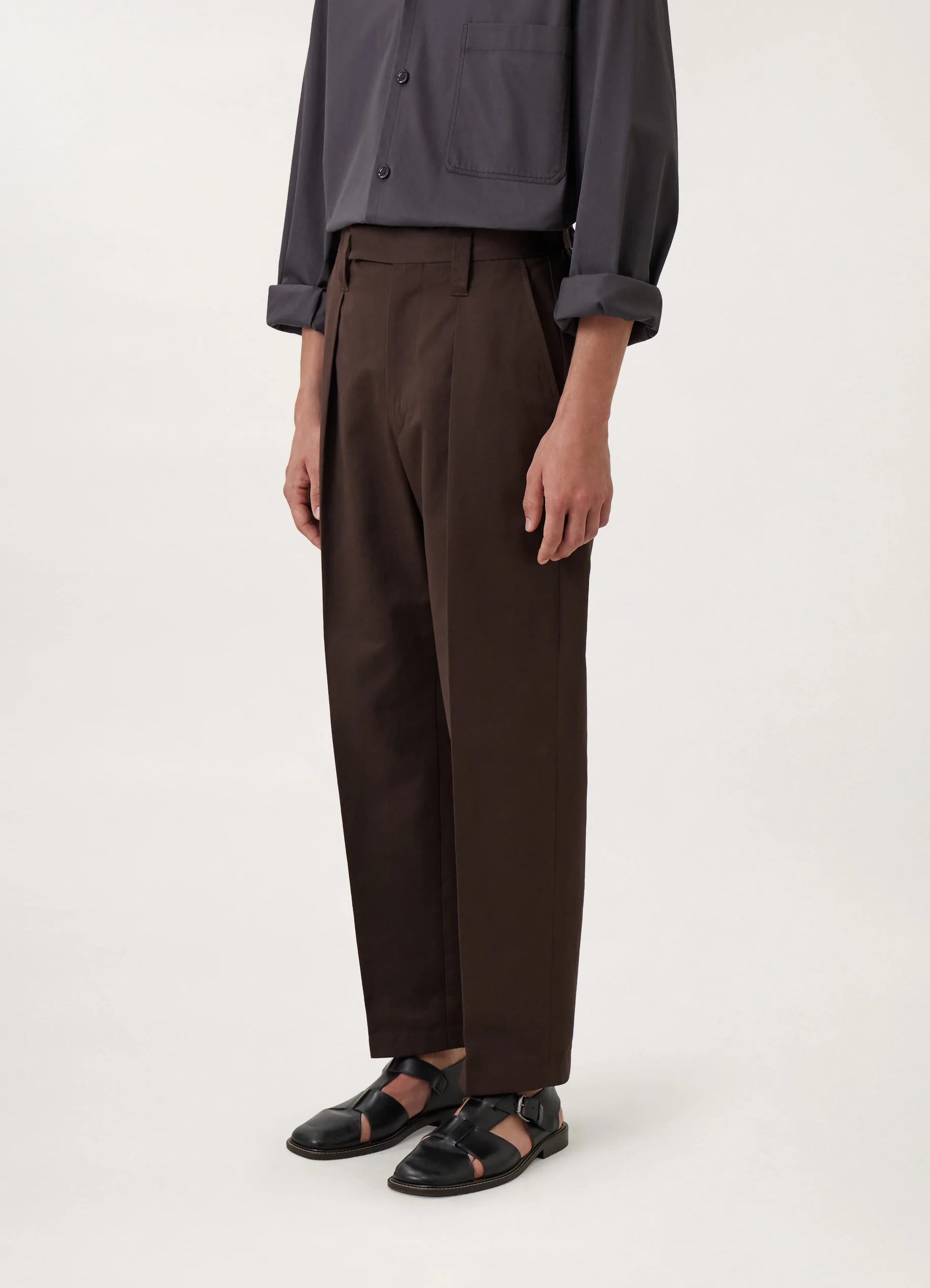 ONE PLEAT PANTS
POLY WOOL TWILL - 4