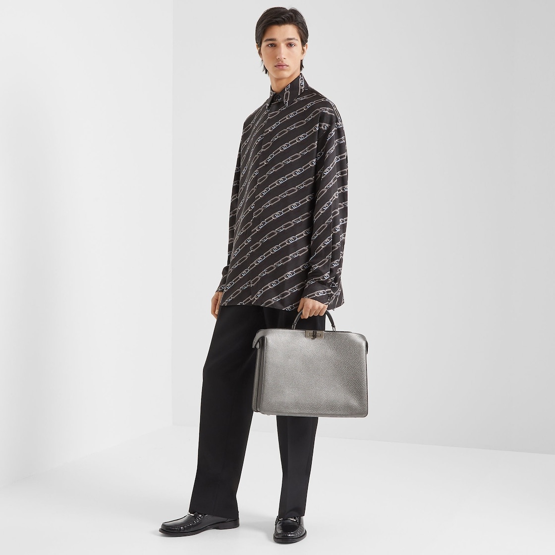 Medium Peekaboo ISeeU bag, made of dark gray Cuoio Romano leather with a metallic effect. The interi - 7