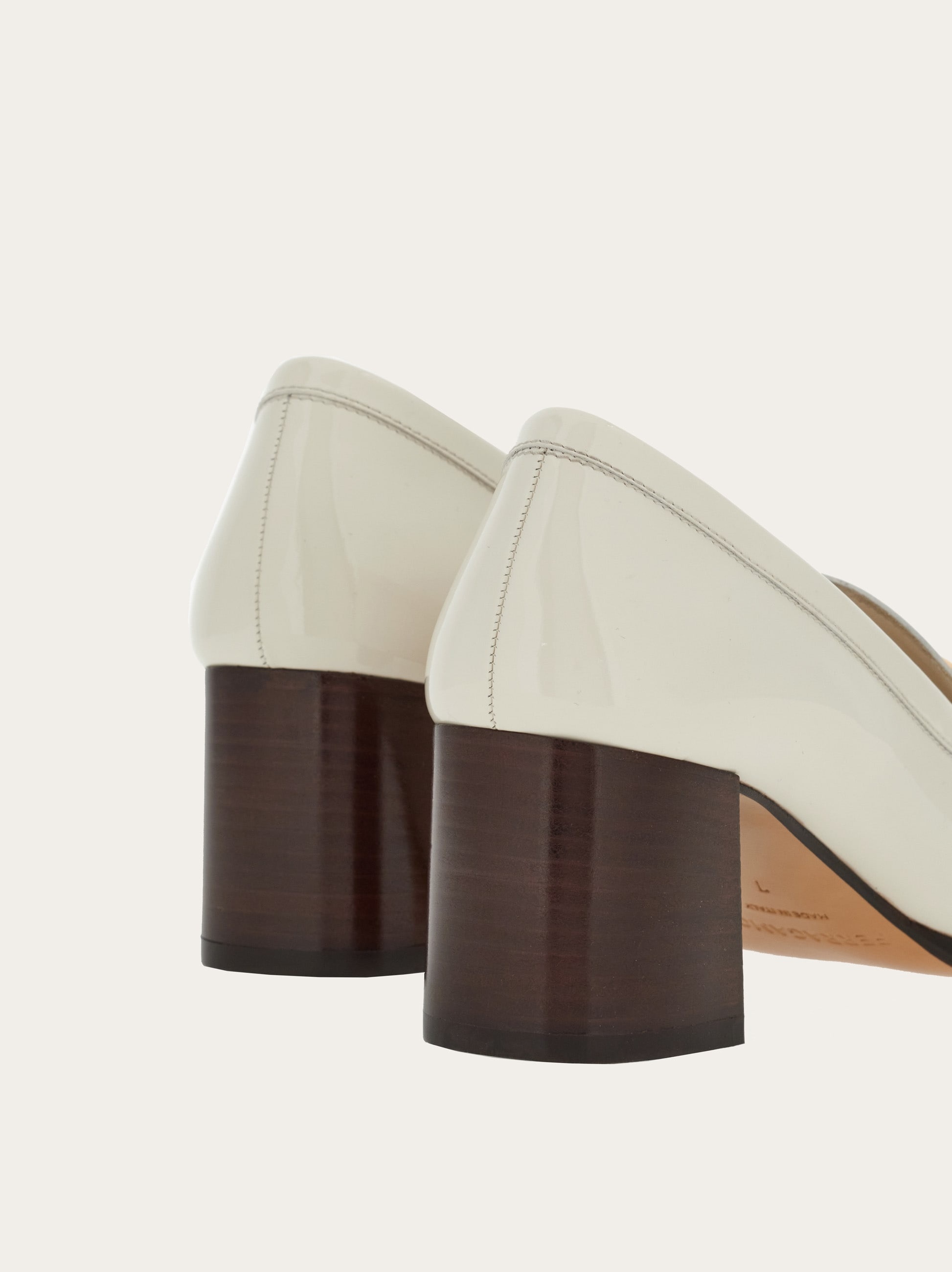 Heeled loafer with Gancini ornament - 4