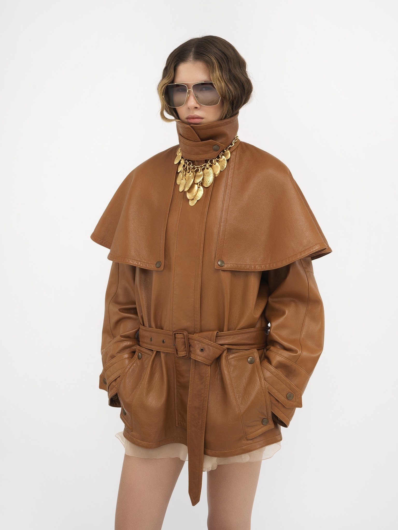 SHORT CAPE TRENCH COAT IN SOFT GLOSSY LEATHER - 4