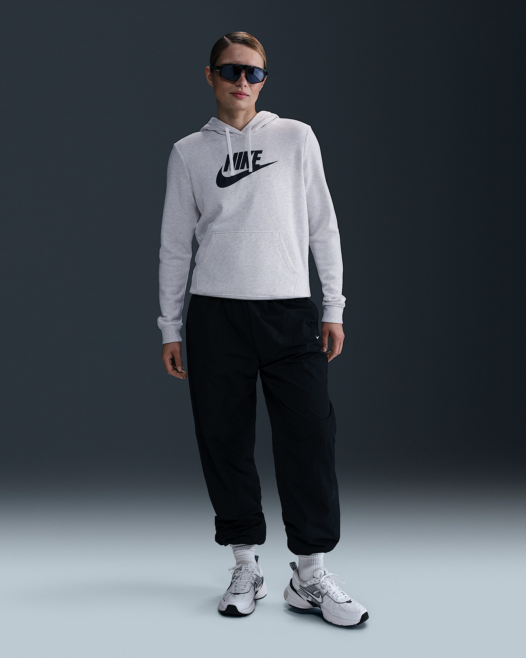 Nike Sportswear Club Fleece Women's Logo Pullover Hoodie - 4