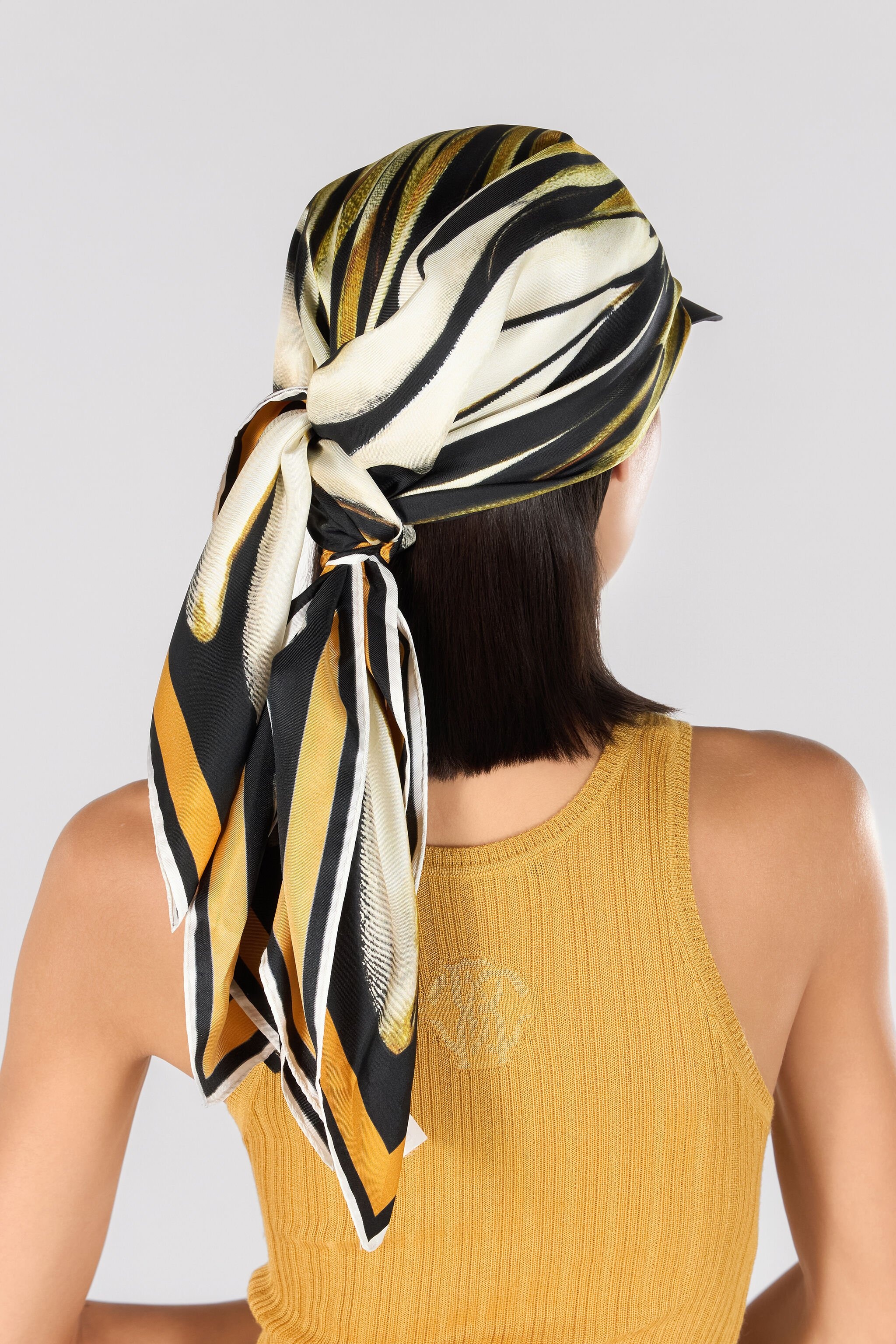 Hat with visor and Ray of Gold scarf - 2