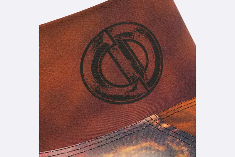 Long-Sleeved T-Shirt 3