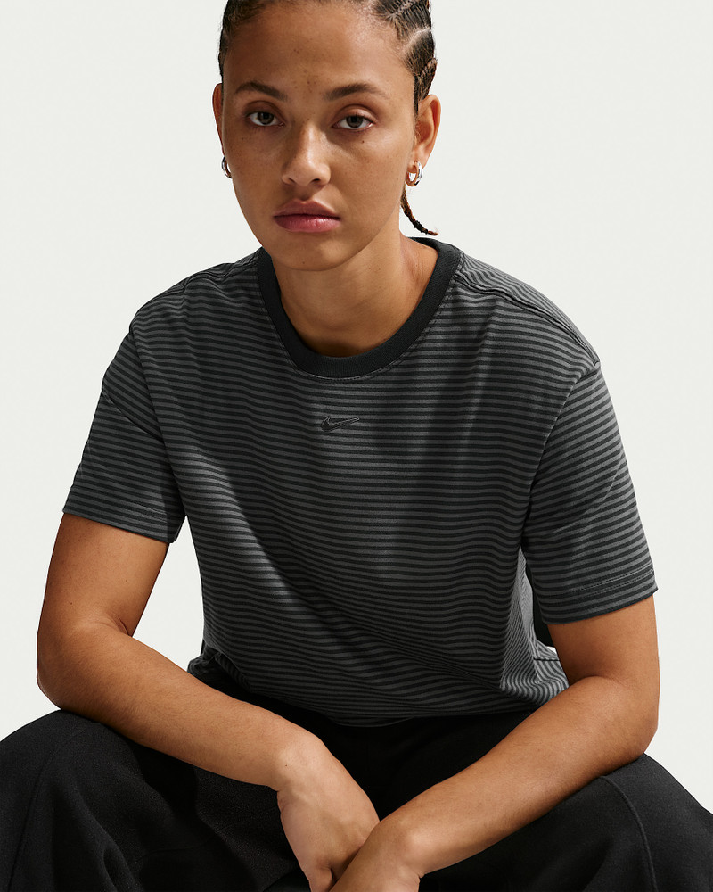 Nike Sportswear Women's Oversized Striped T-Shirt 3