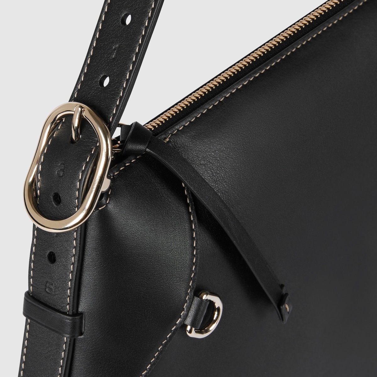 ショルダーバッグ・ポシェット GG EMBLEM MEDIUM SHOULDER BAG GUCCI GG Emblem medium shoulder bag | REVERSIBLE
