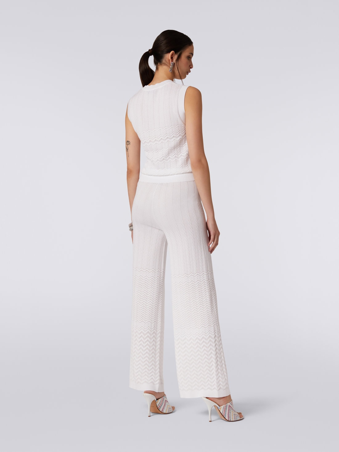 Straight knit trousers with tone-on-tone chevron - 4
