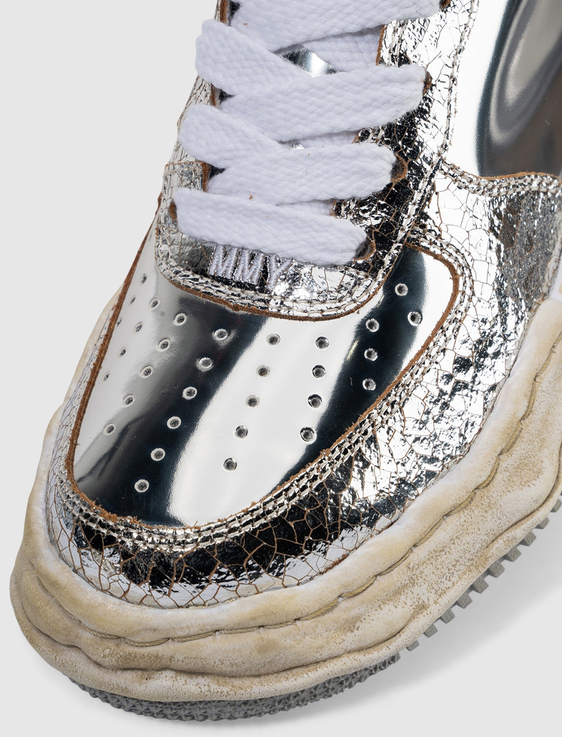 Maison MIHARAYASUHIRO WAYNE LOW TOP CRACKING LEATHER SNEAKERS "SILVER" outlook