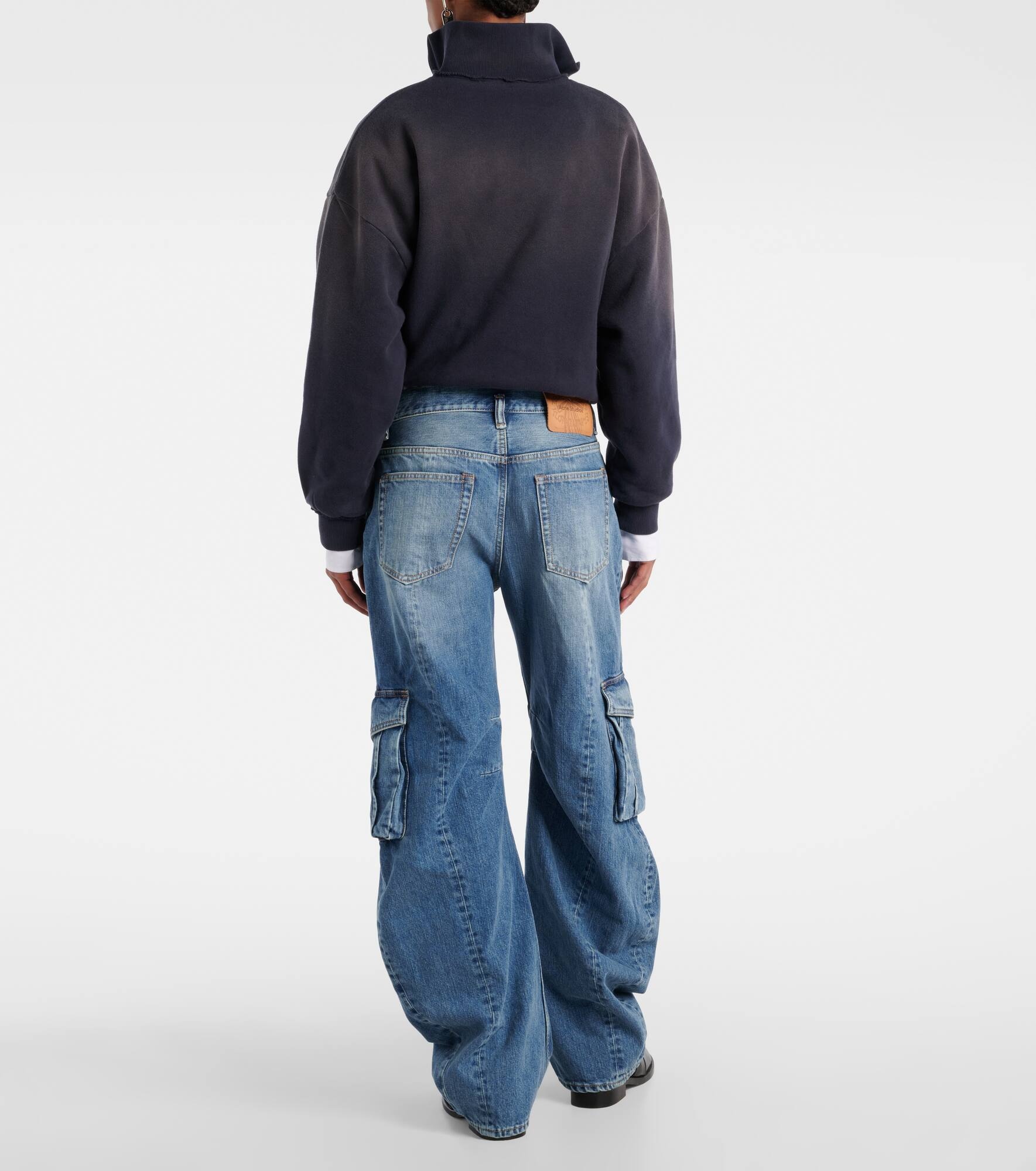 Low-rise barrel-leg cargo jeans - 3
