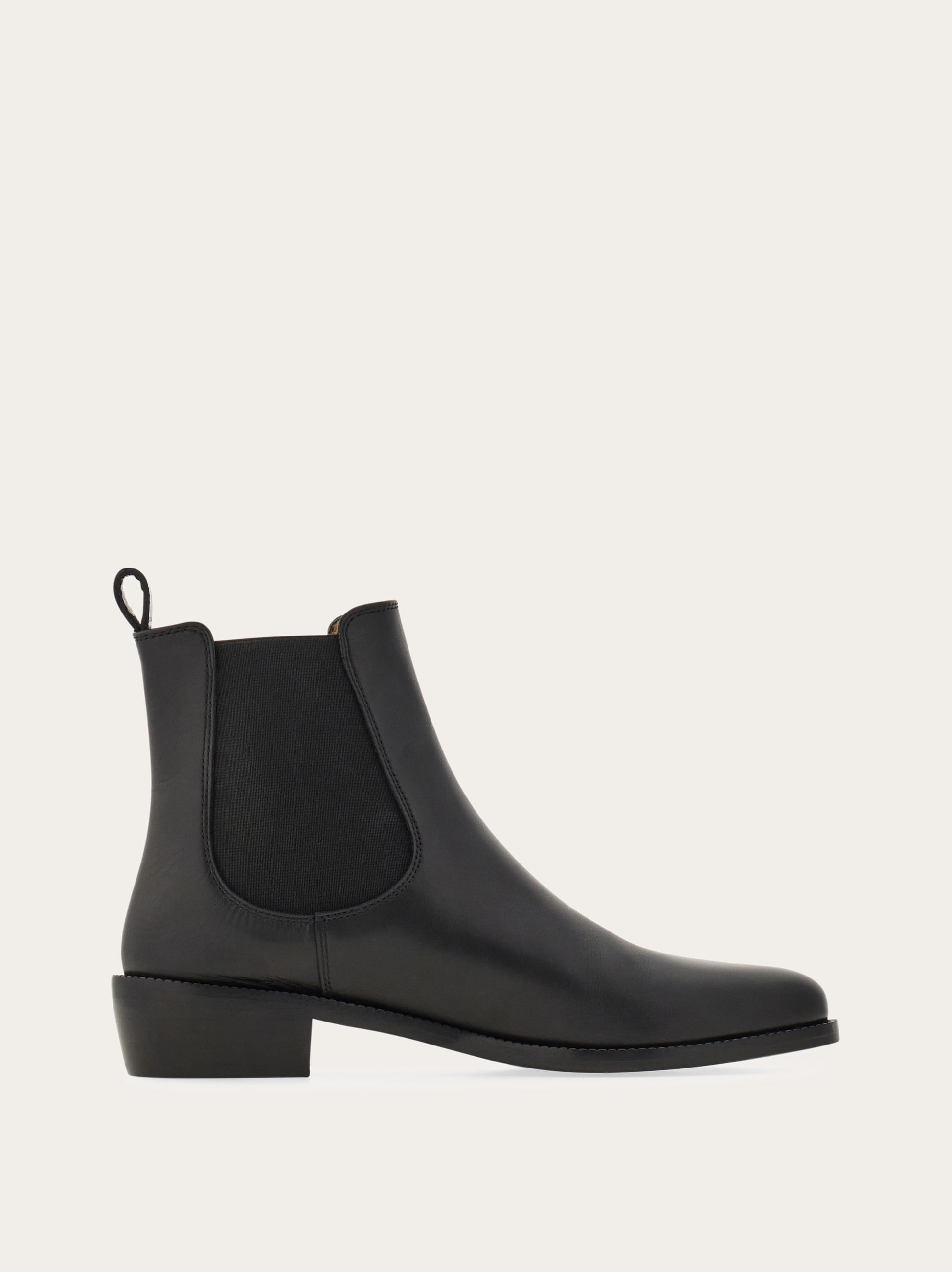【送料&関税込】Ferragamo Chelsea Boot Chelsea boot - Women | Ferragamo