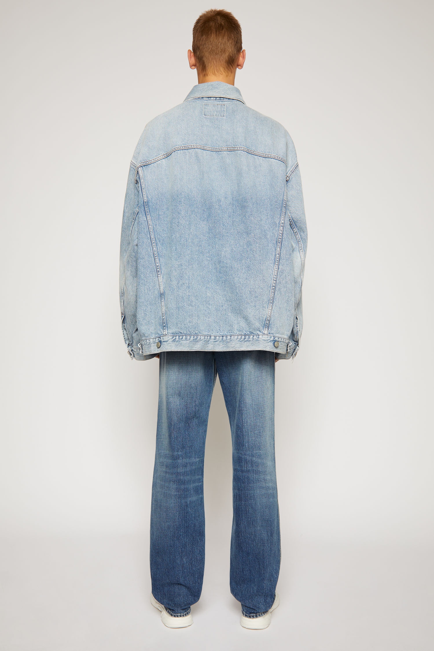 Oversized-fit denim jacket light blue - 3