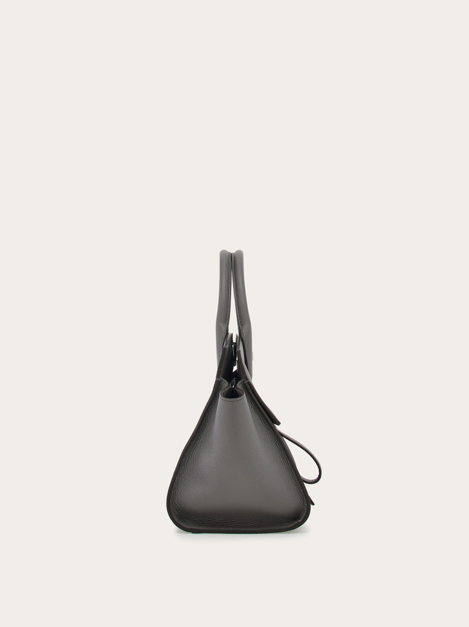 【送料関税込み】Ferragamo Studio Soft bag (M) ガンチーニ Ferragamo Studio Soft bag (M) - ウィメンズ | Ferragamo