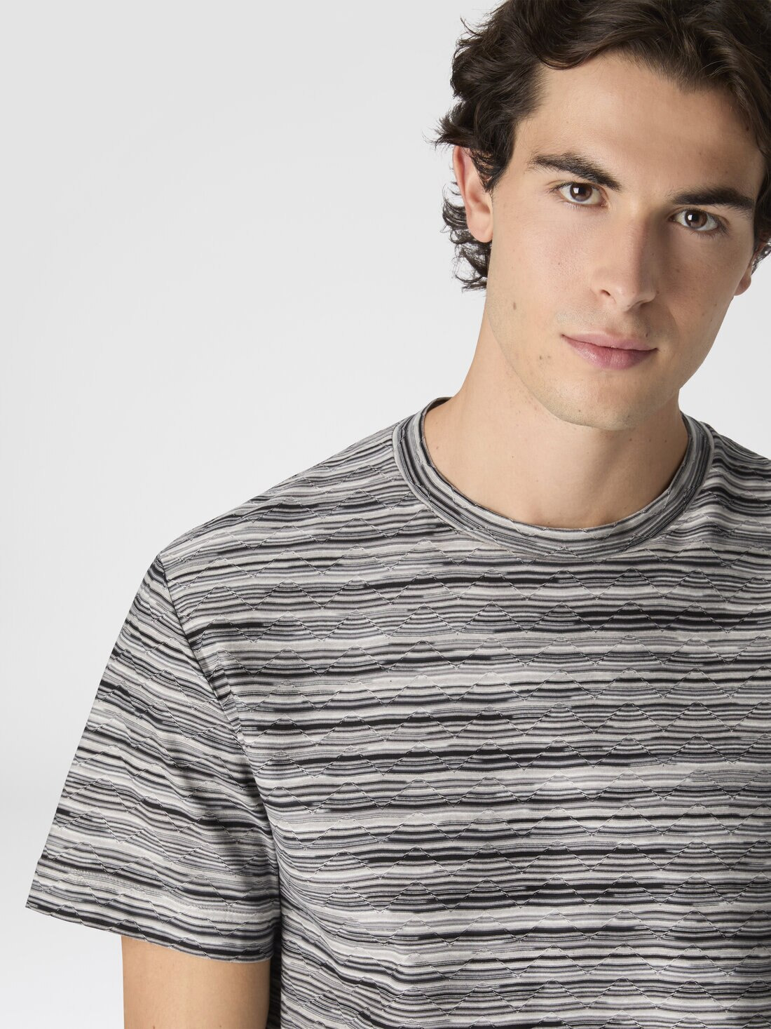 T-Shirt with Flame and Zigzag Pattern - 5