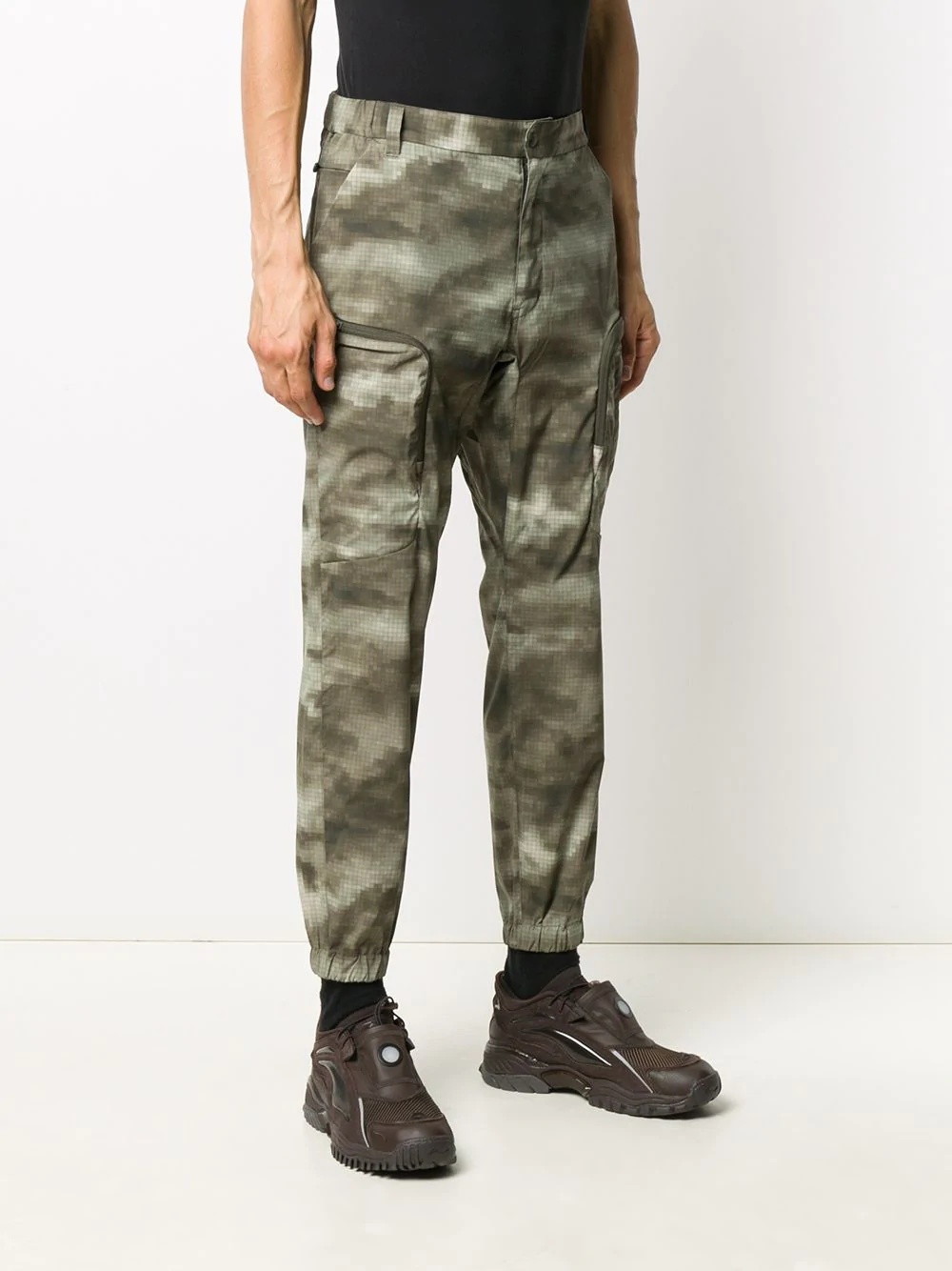 camouflage-print cargo trousers  - 3