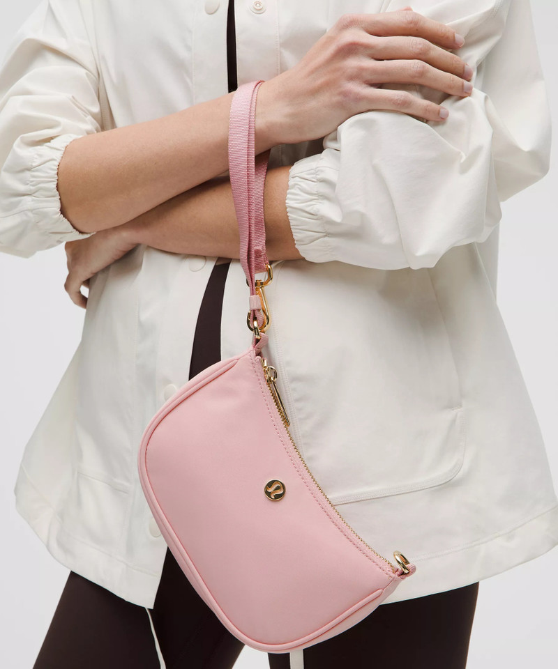 City Essentials Mini Shoulder Bag 1L 4