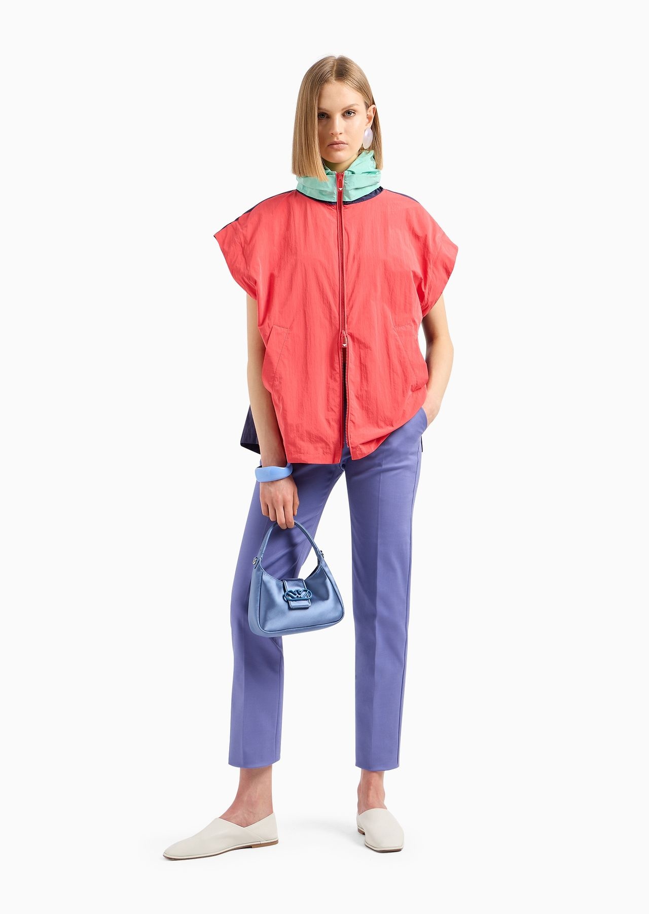 Water-repellent technical fabric blouson with detachable sleeves and godet pleat - 4