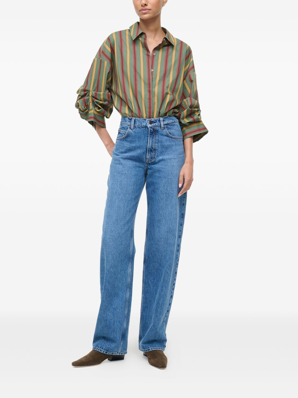 Traverses stripe-pattern body - 2