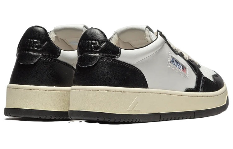 (WMNS) Autry Medalist Low Leather 'Black White' AULW-WB01 - 3
