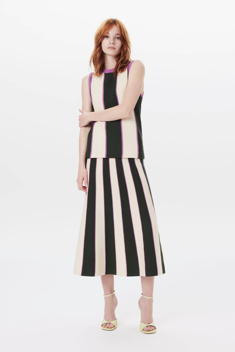 Victoria Beckham Flared Knitted Skirt in Khaki, Violet Stripe outlook