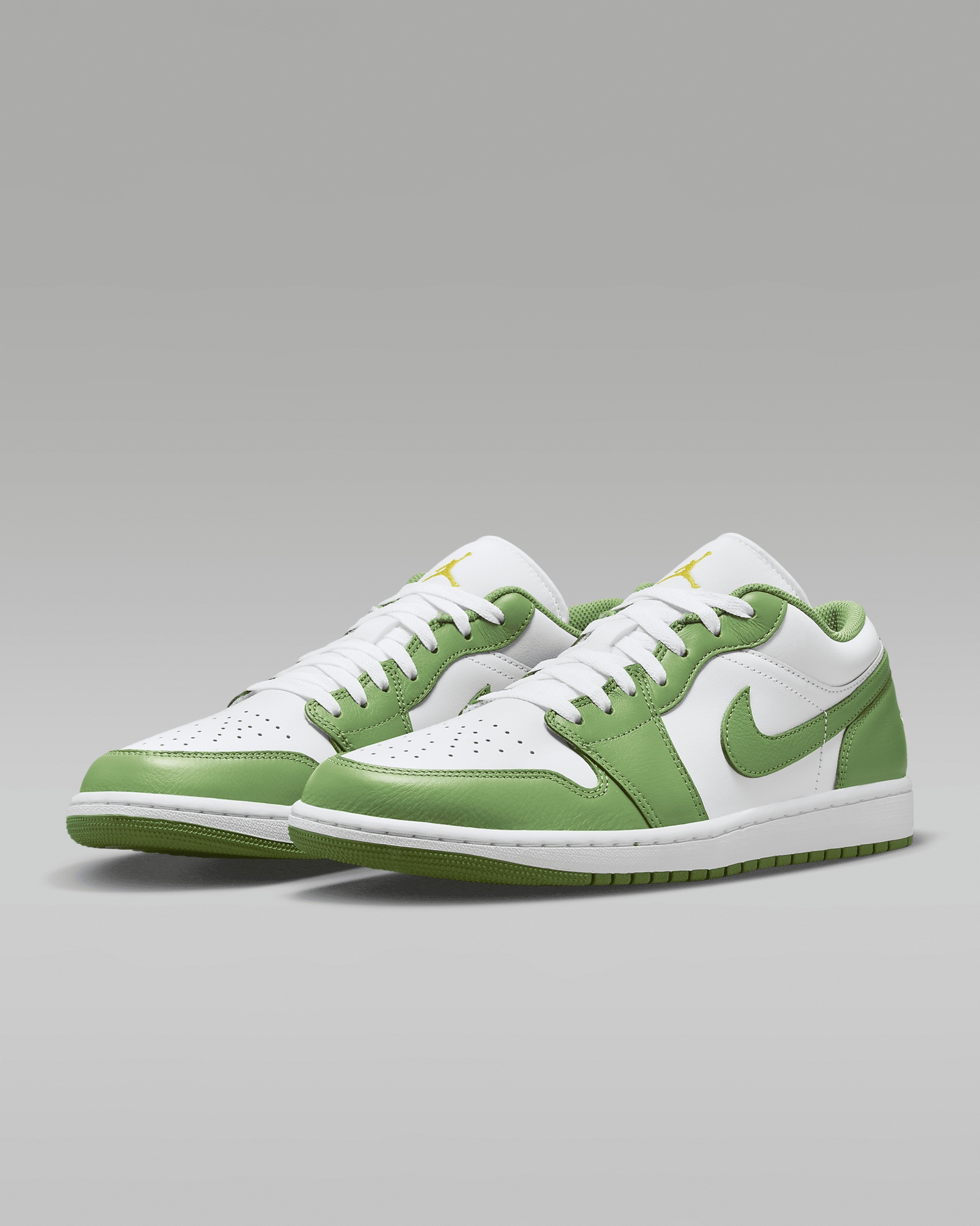 Men's Air Jordan 1 Low SE Shoes - 5