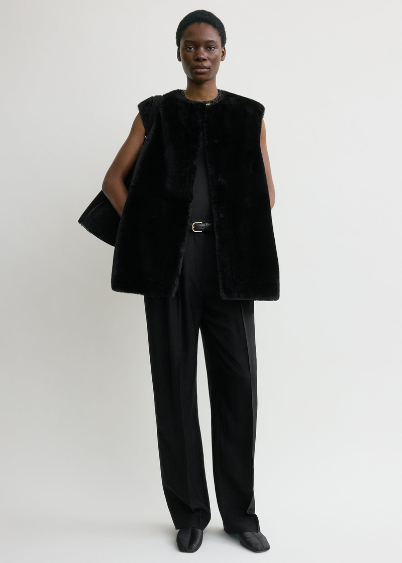 TOTEME Plush shearling vest black outlook