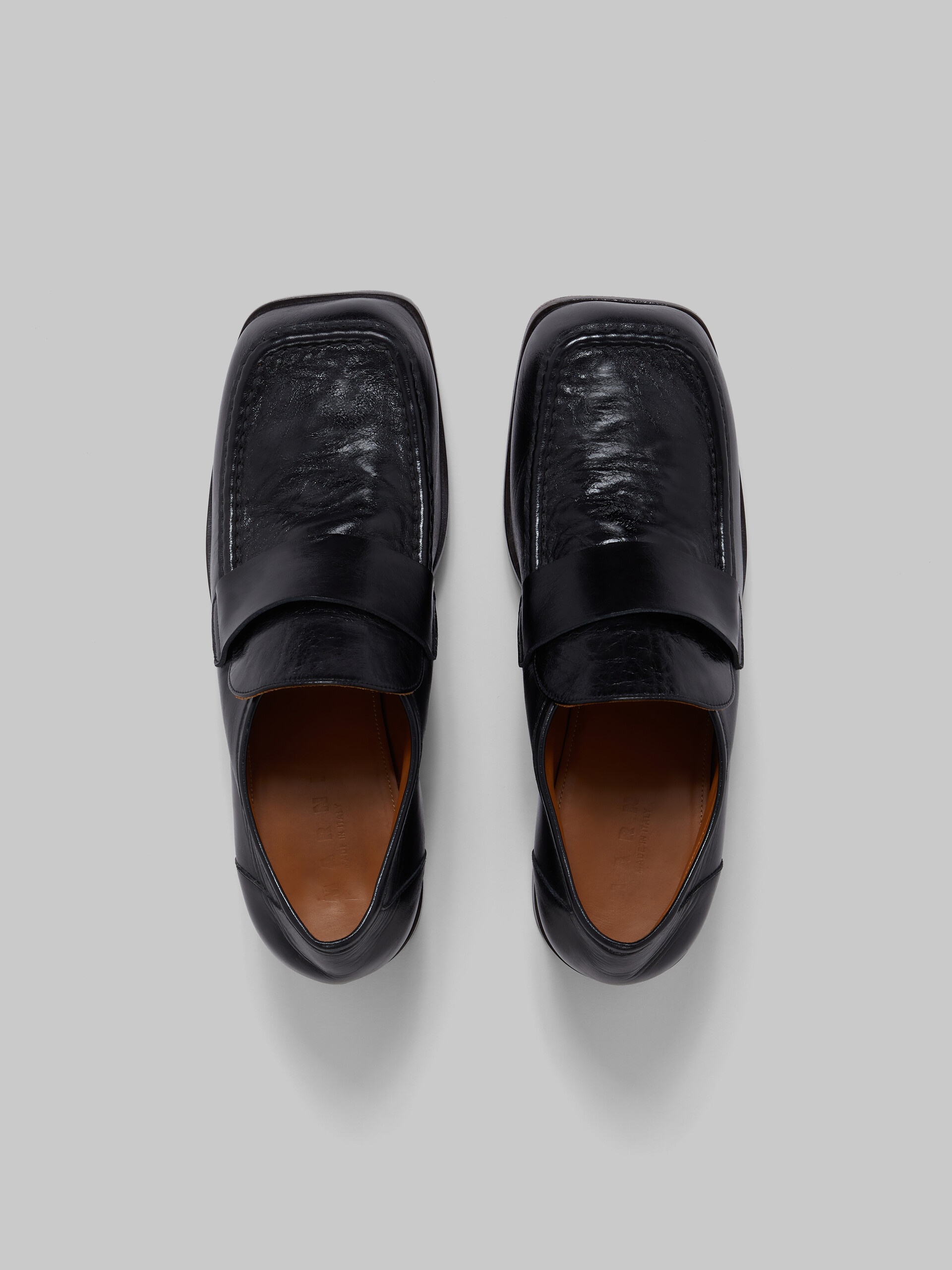BLACK LEATHER HEELED LOAFER - 4