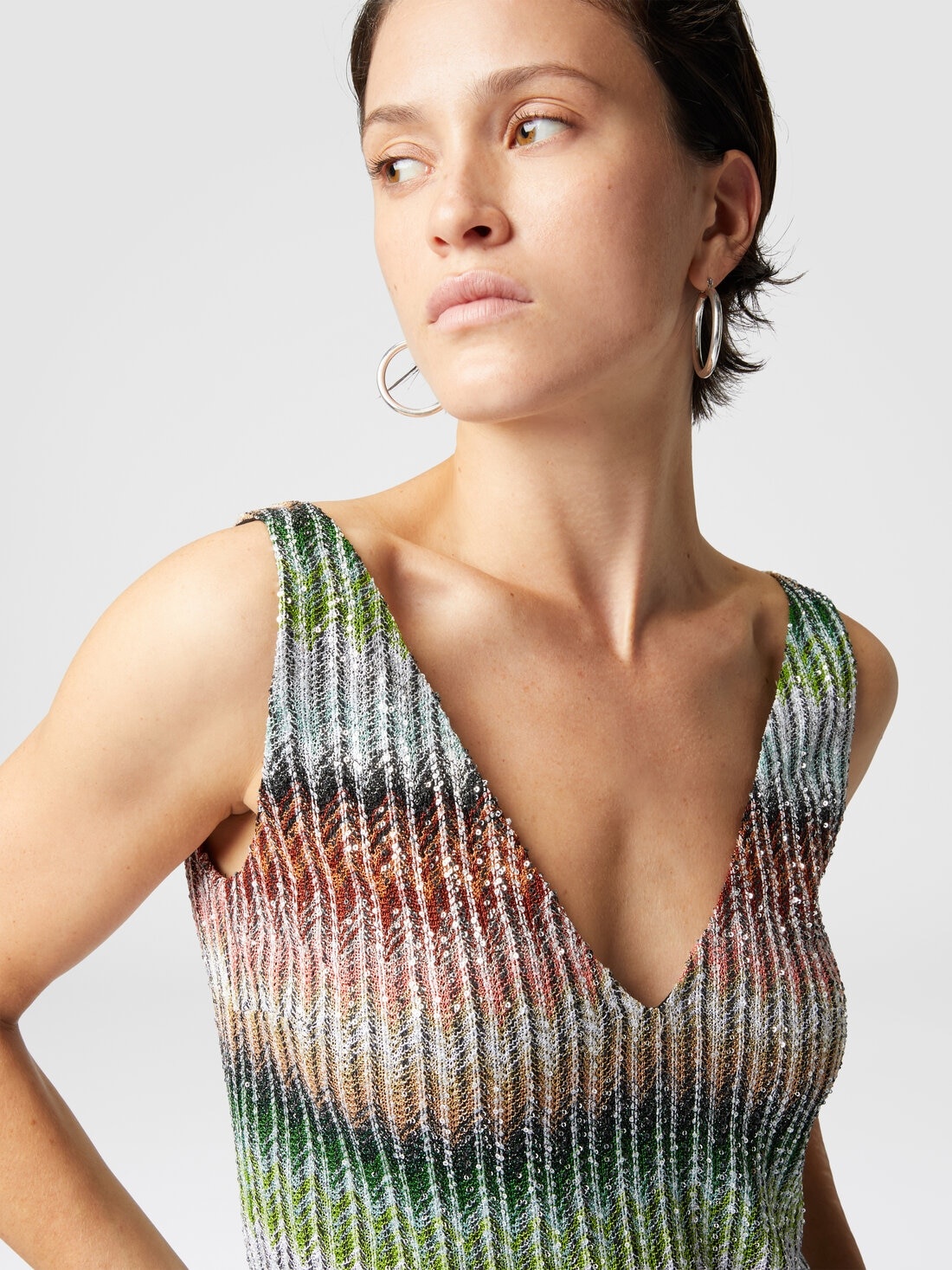 Short dress in gradient zig zag knit with sequins - 5