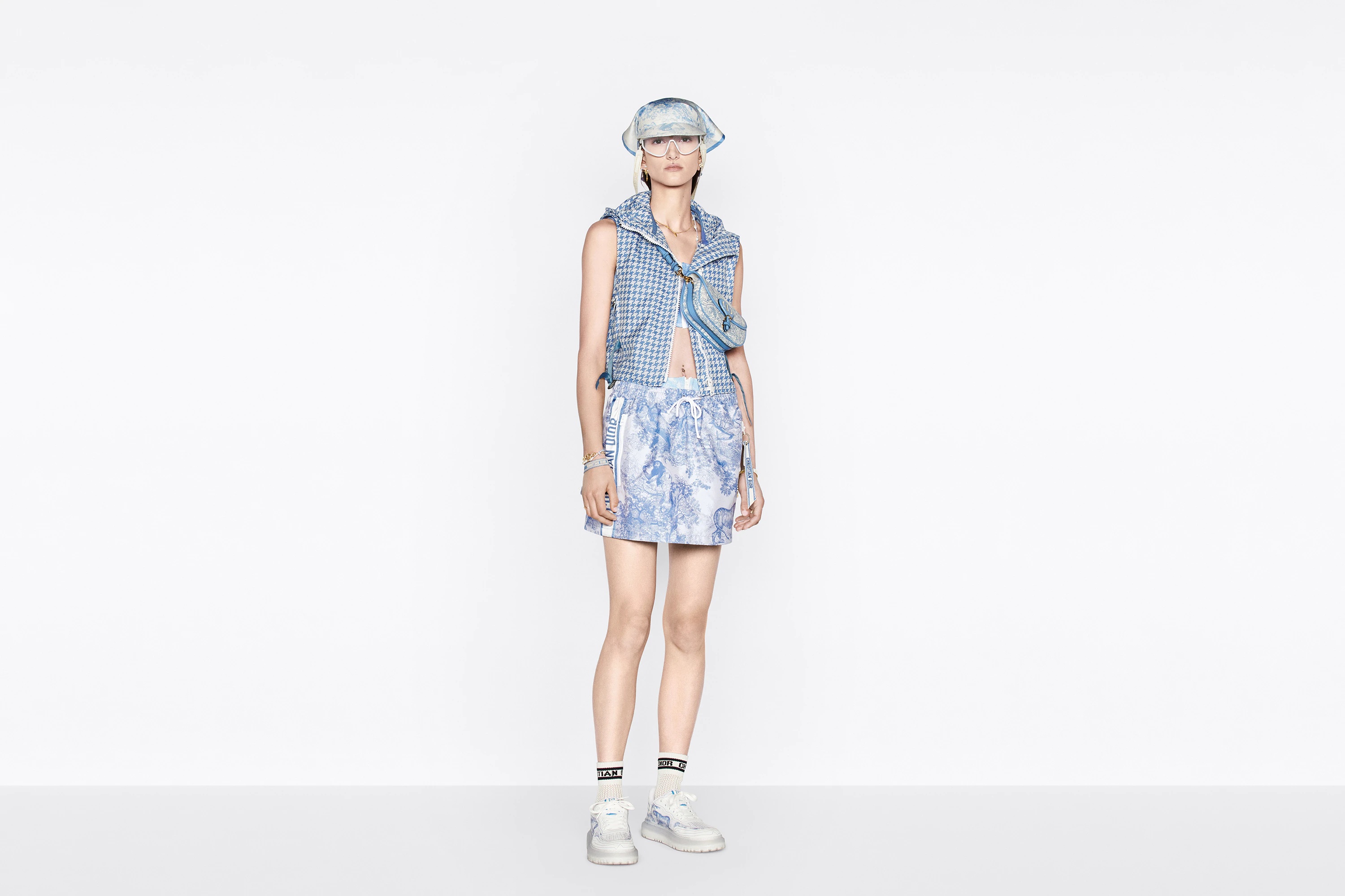 Hooded Sleeveless Vest - 4