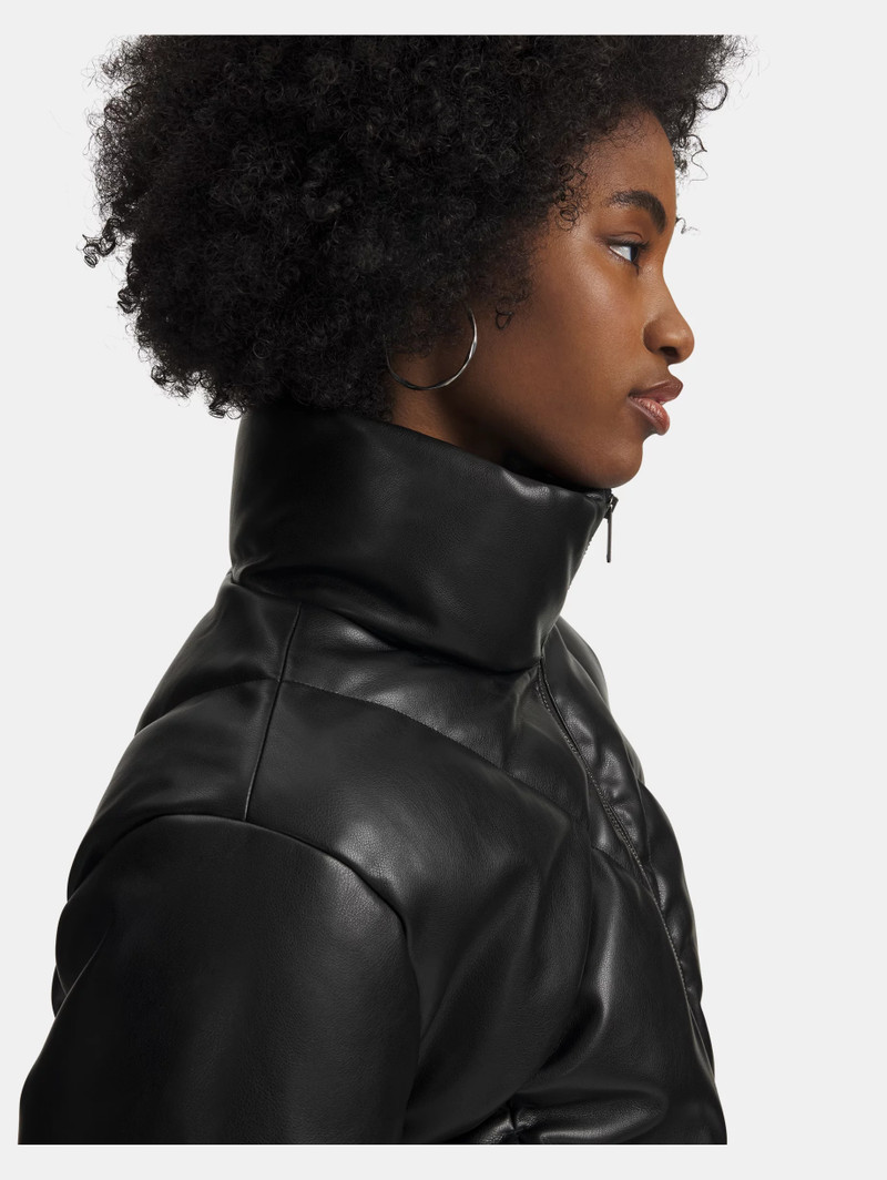 UA Latitude Leather 4